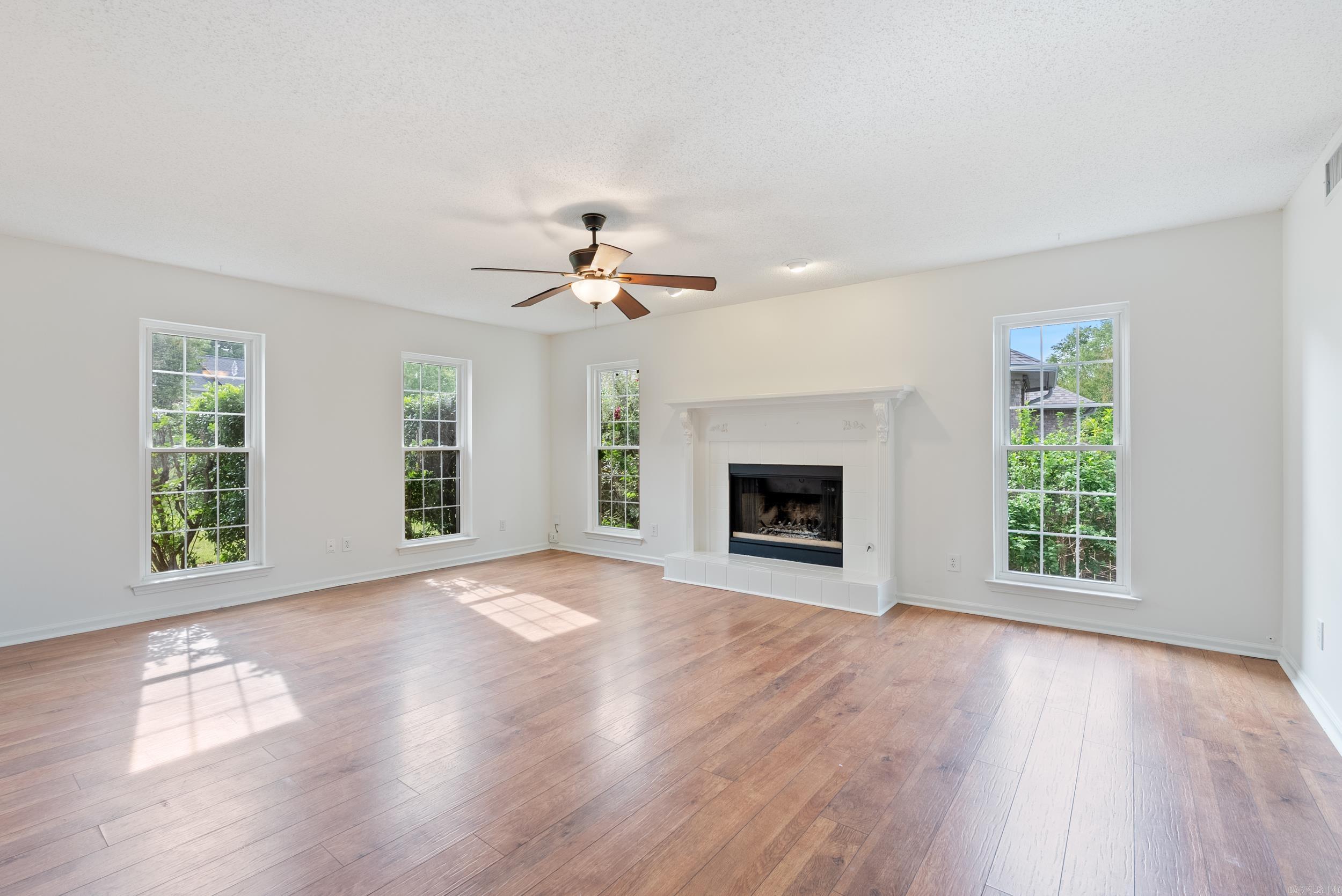 DIAMOND POINTE - Residential