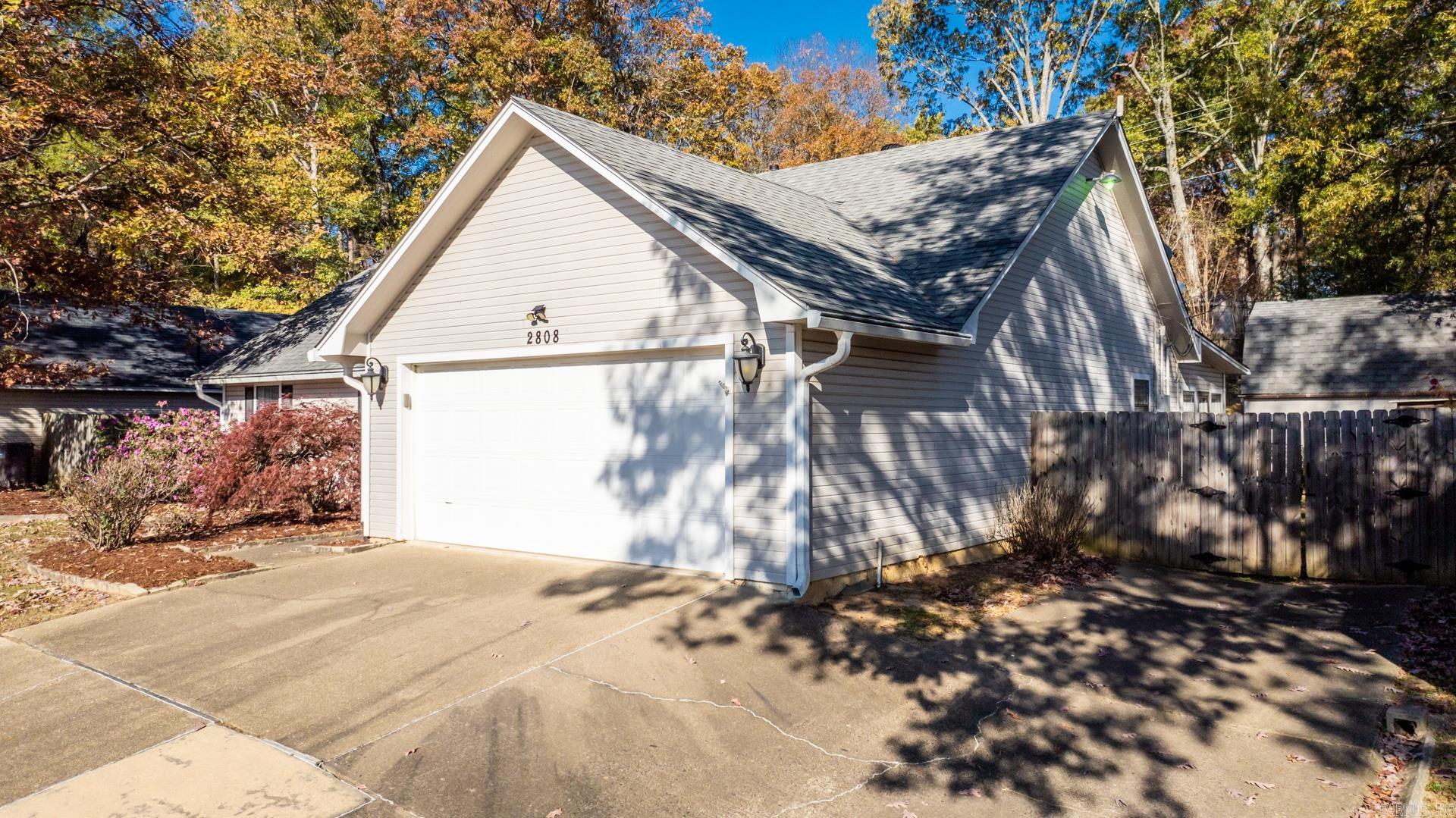 ROLLING BROOK - Residential