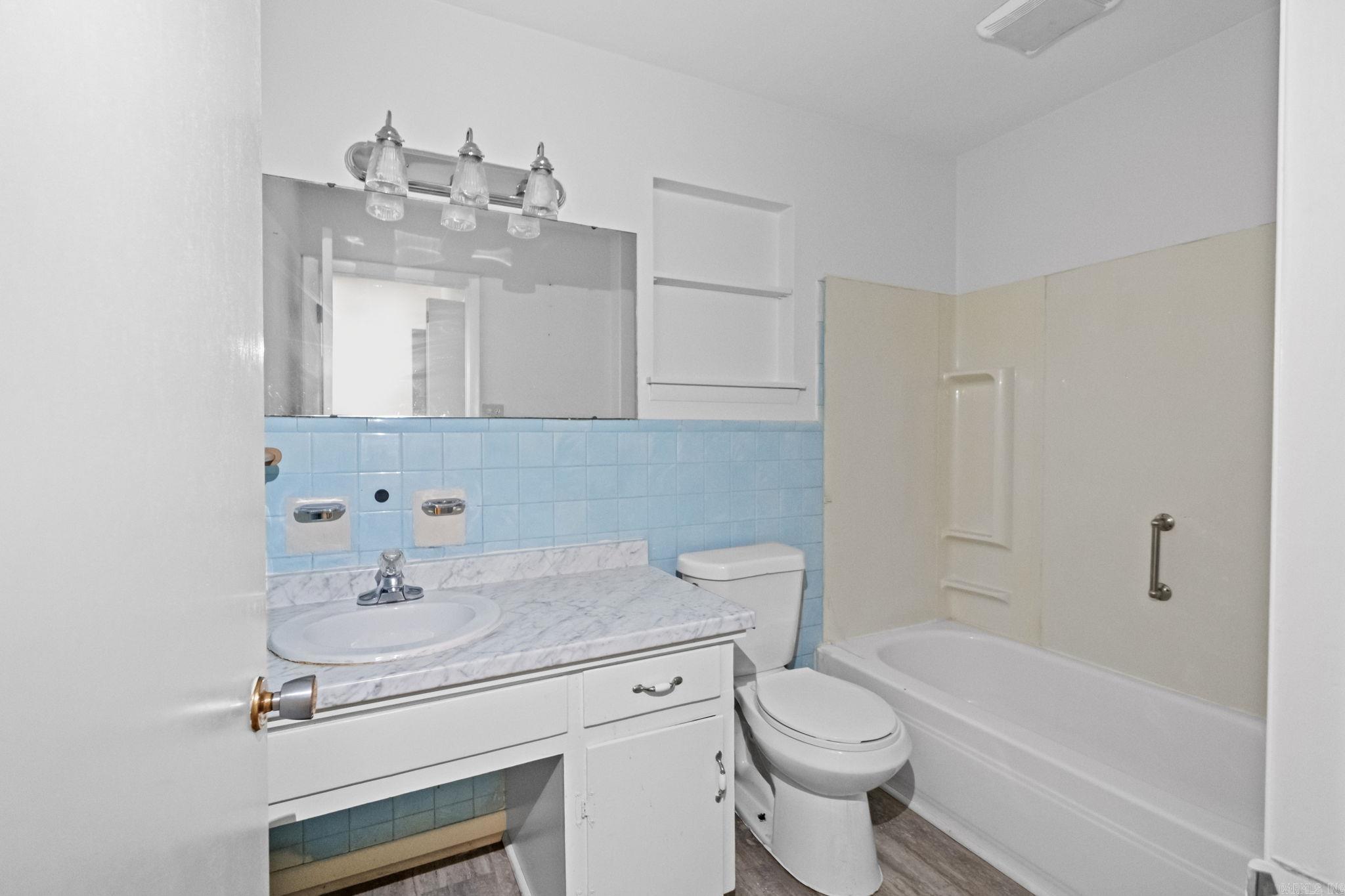 Farmeres 3rd - Residential