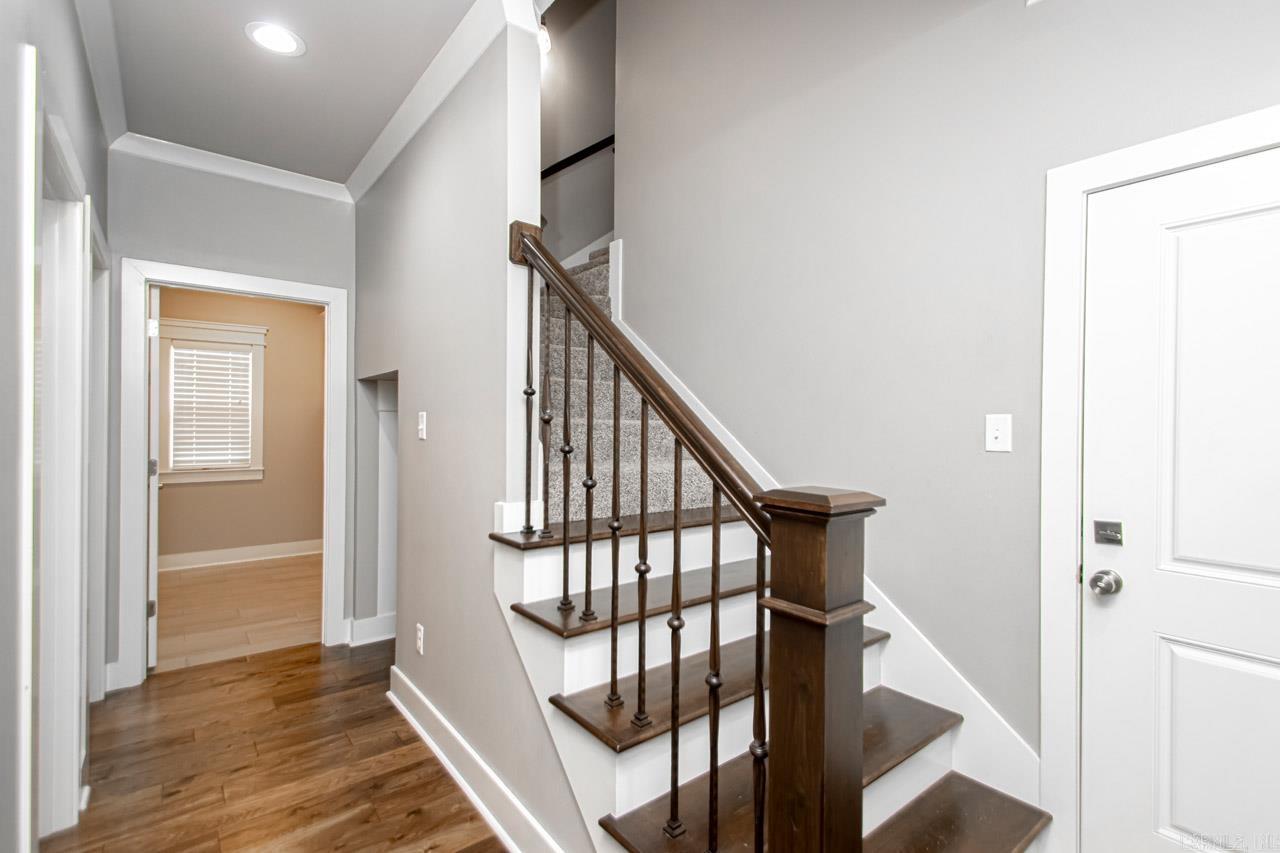 HURRICANE GARDENS - Residential