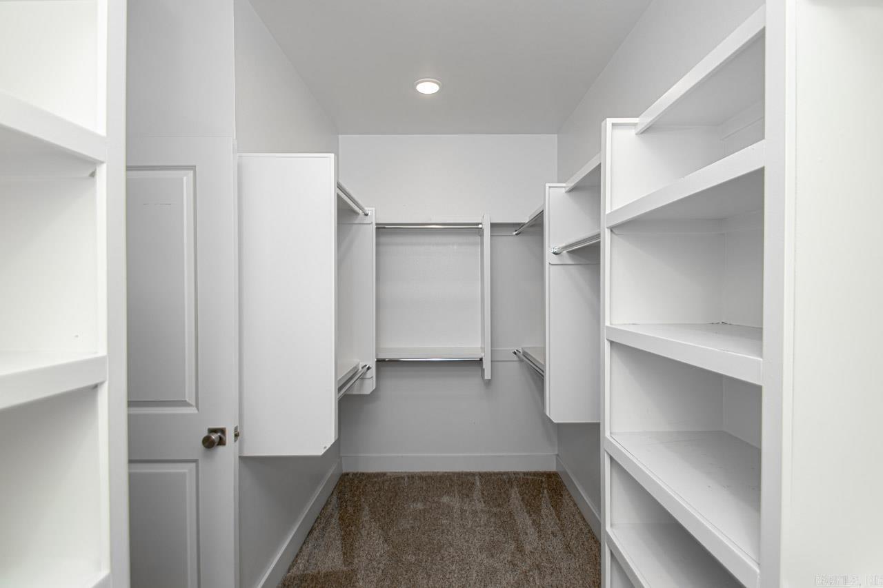 HURRICANE GARDENS - Residential