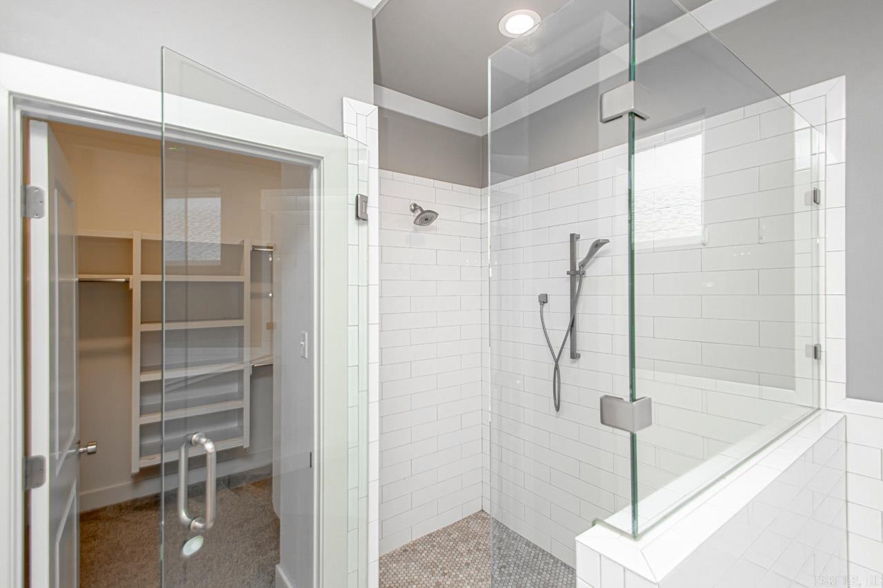 HURRICANE GARDENS - Residential