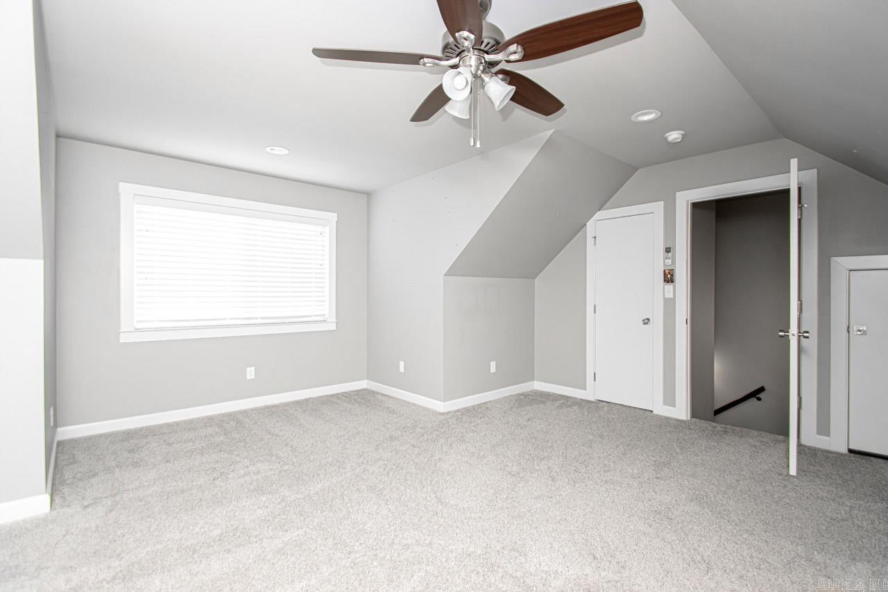 HURRICANE GARDENS - Residential