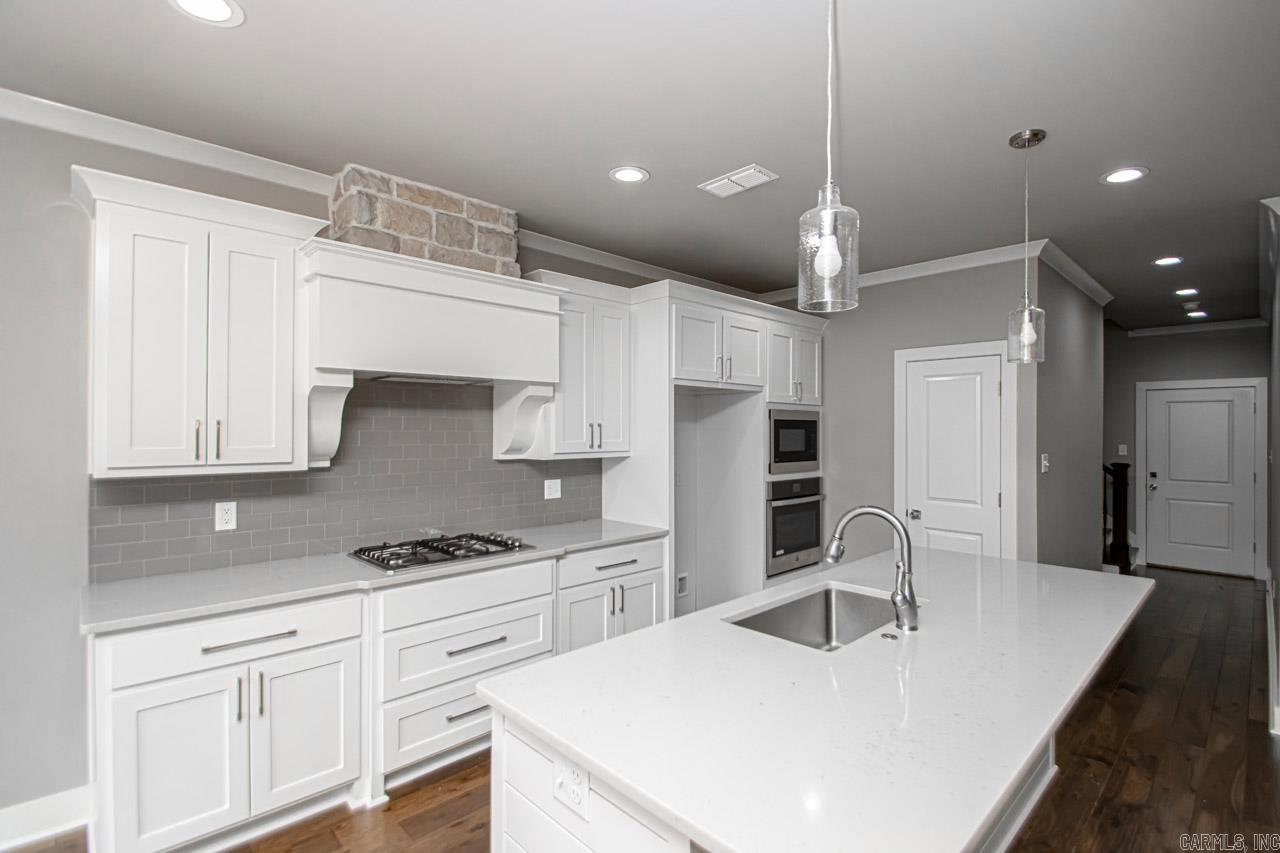 HURRICANE GARDENS - Residential