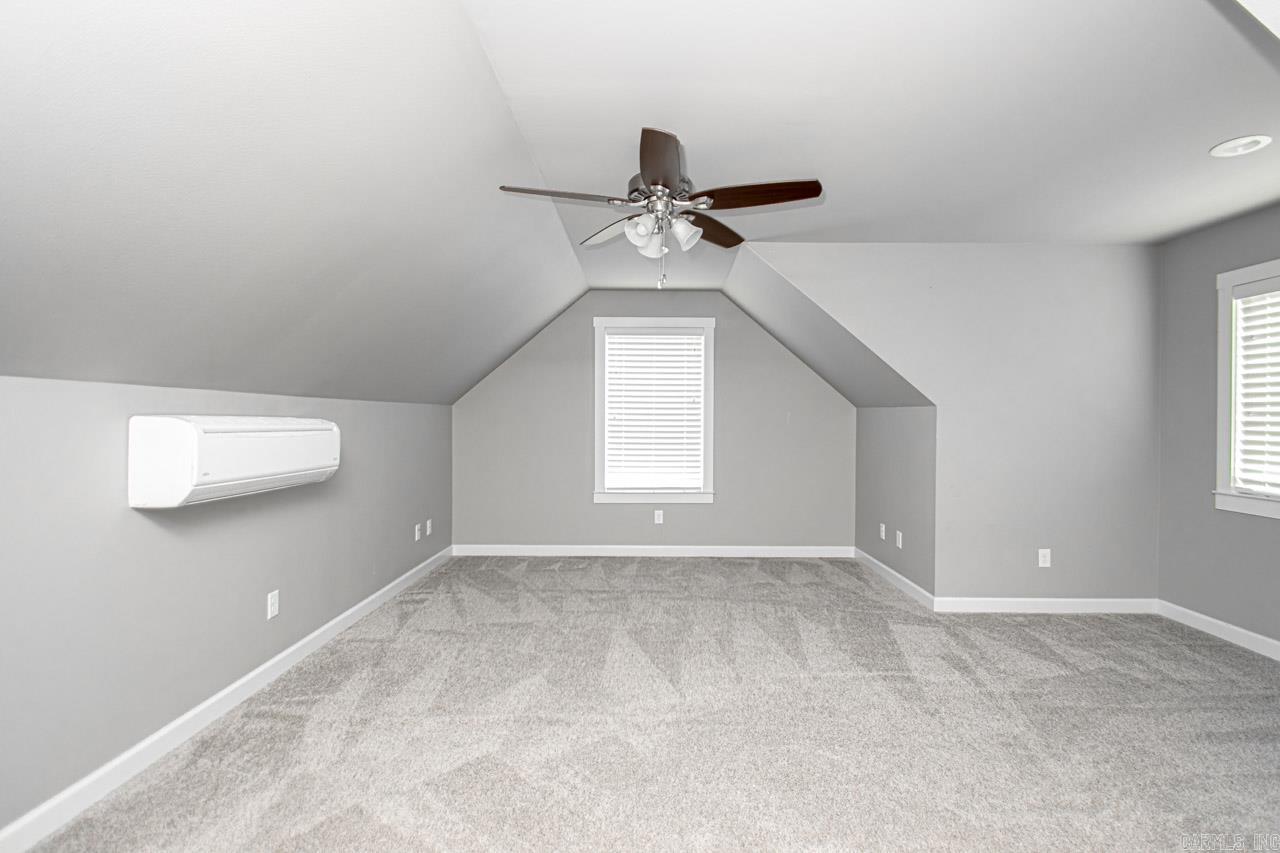 HURRICANE GARDENS - Residential