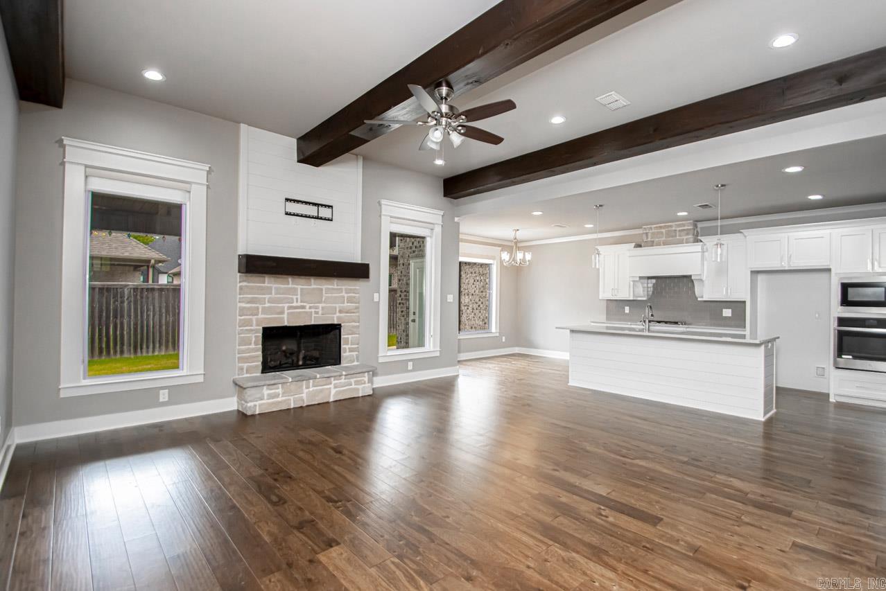 HURRICANE GARDENS - Residential