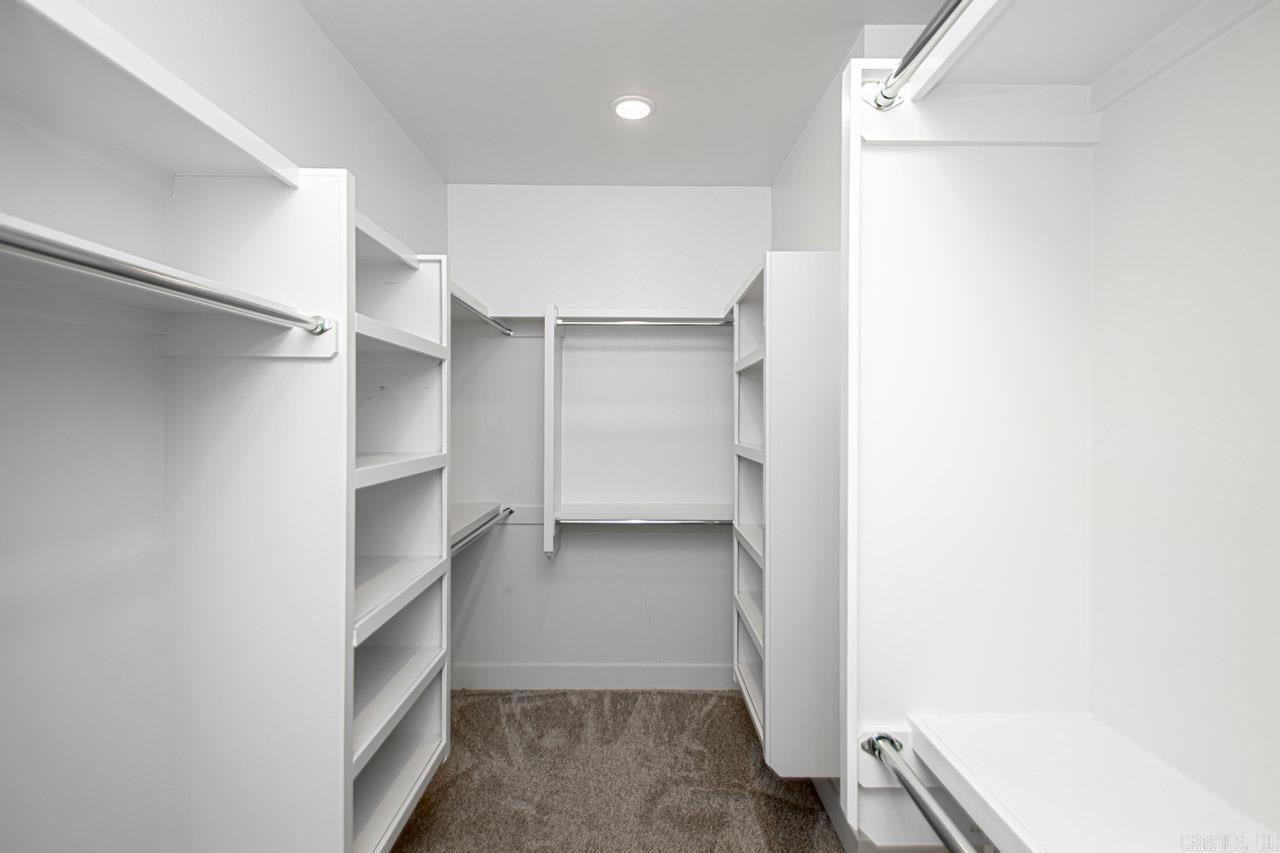 HURRICANE GARDENS - Residential