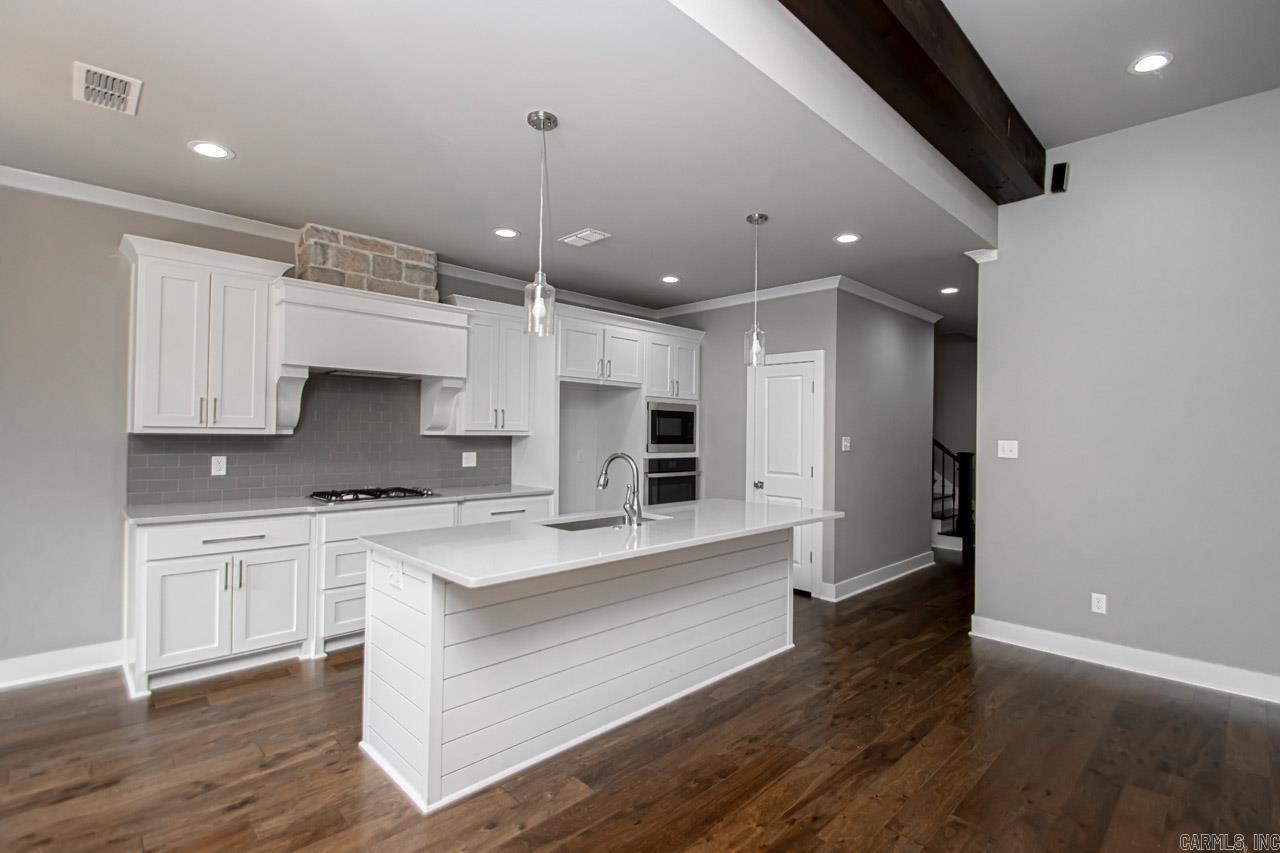 HURRICANE GARDENS - Residential