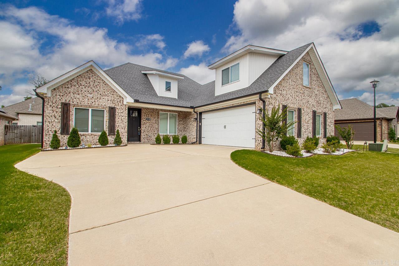 HURRICANE GARDENS - Residential