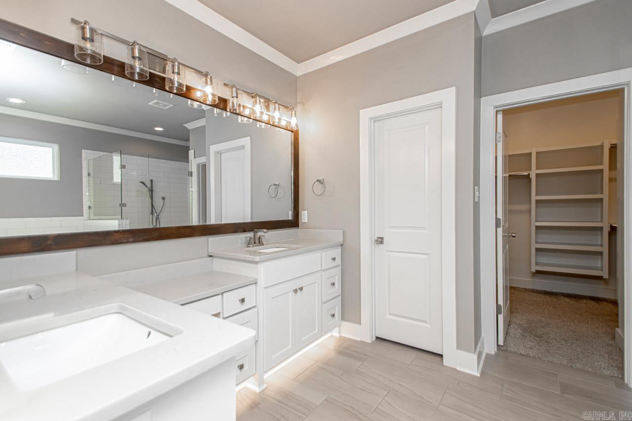 HURRICANE GARDENS - Residential