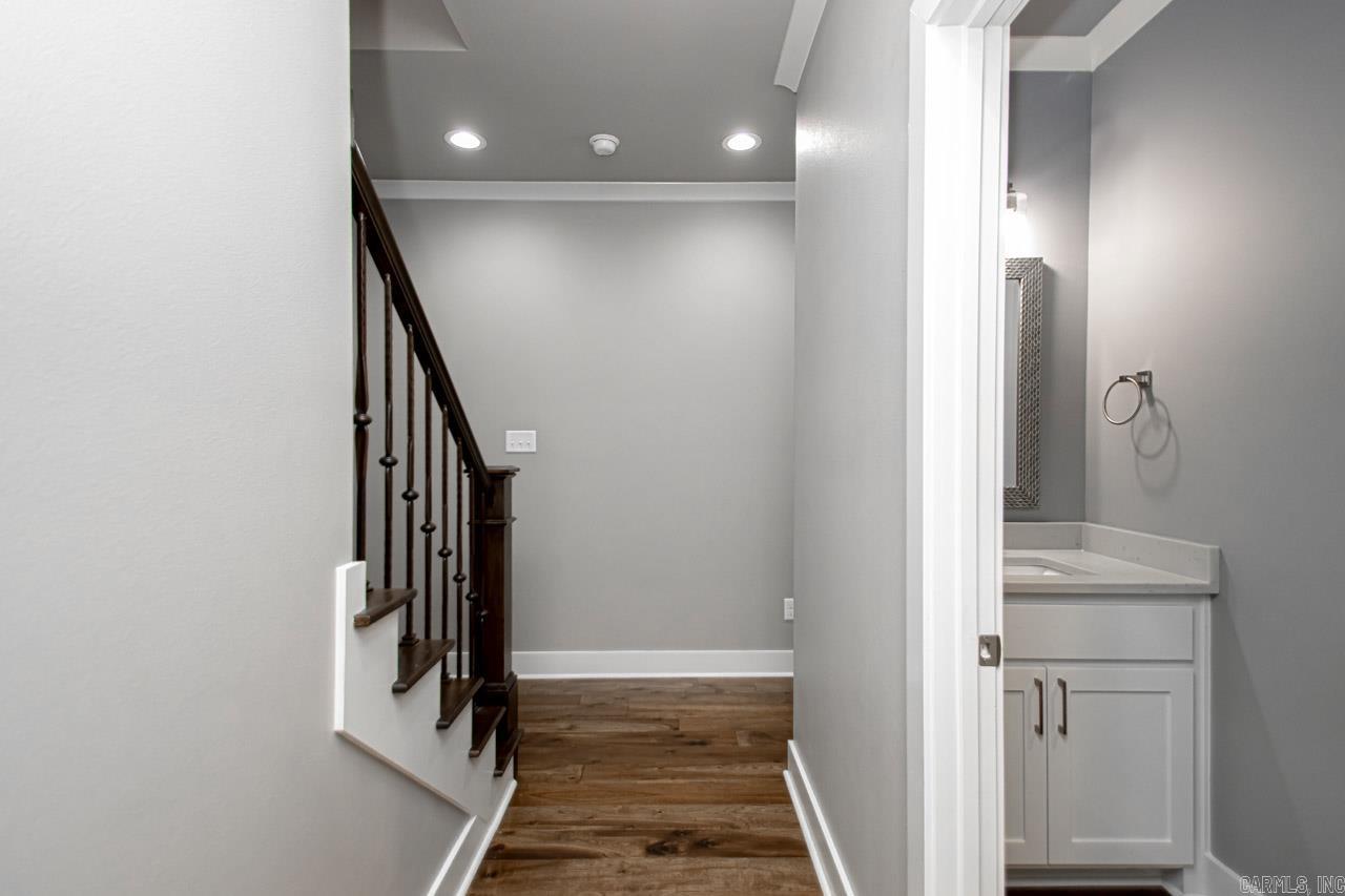 HURRICANE GARDENS - Residential