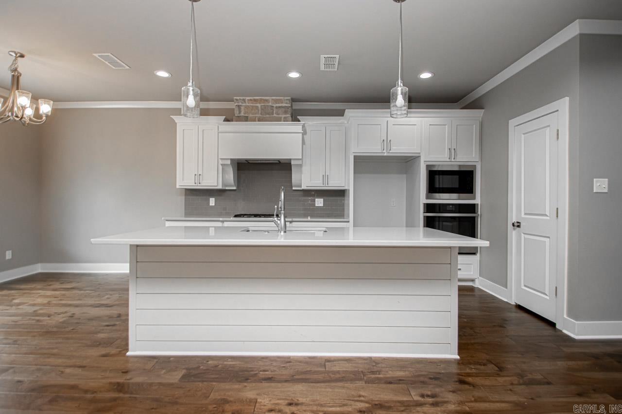 HURRICANE GARDENS - Residential