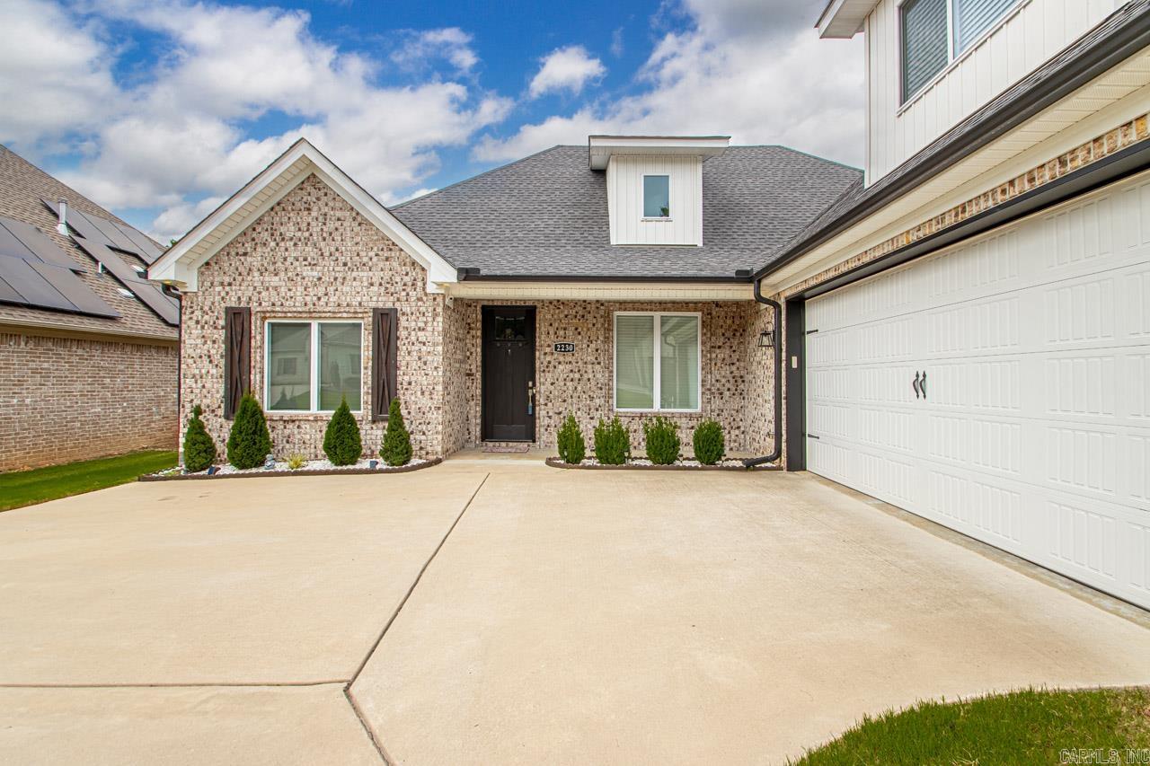 HURRICANE GARDENS - Residential