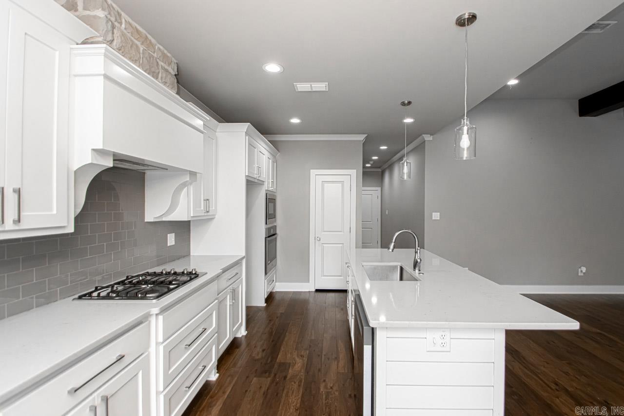 HURRICANE GARDENS - Residential