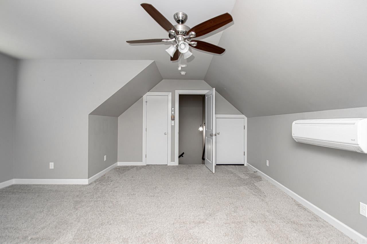 HURRICANE GARDENS - Residential