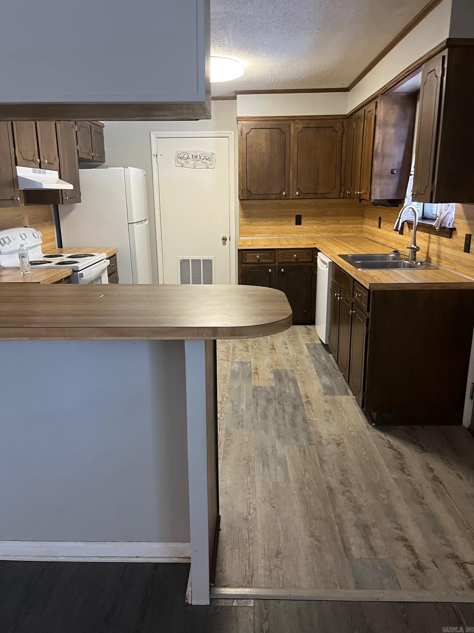 WEST GATE - Residential