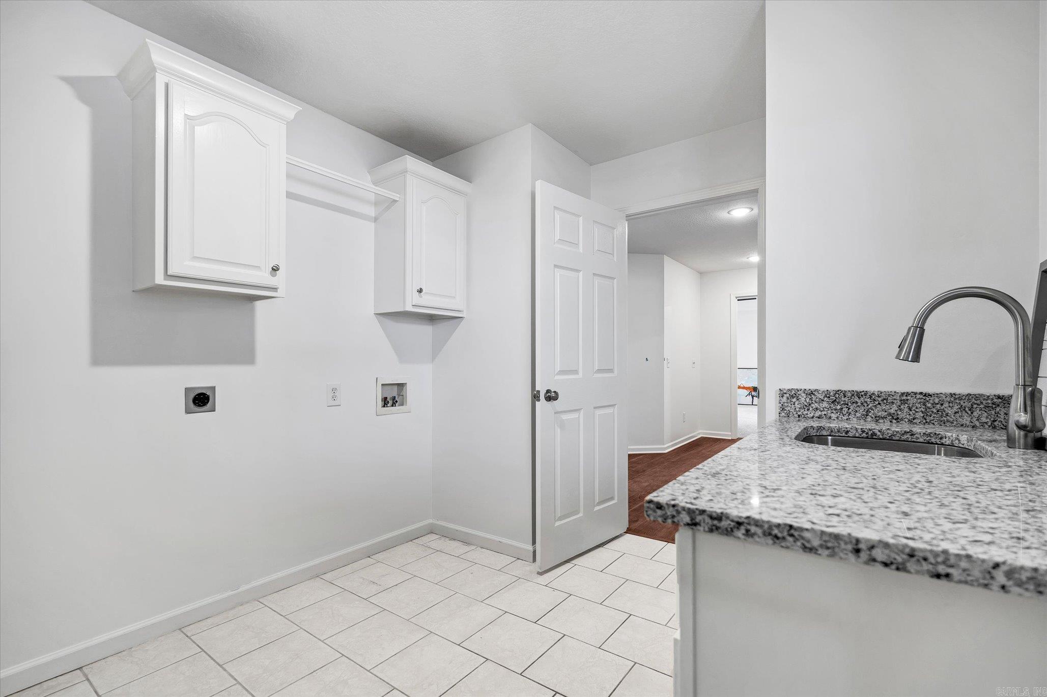 COLONY PARK - Residential