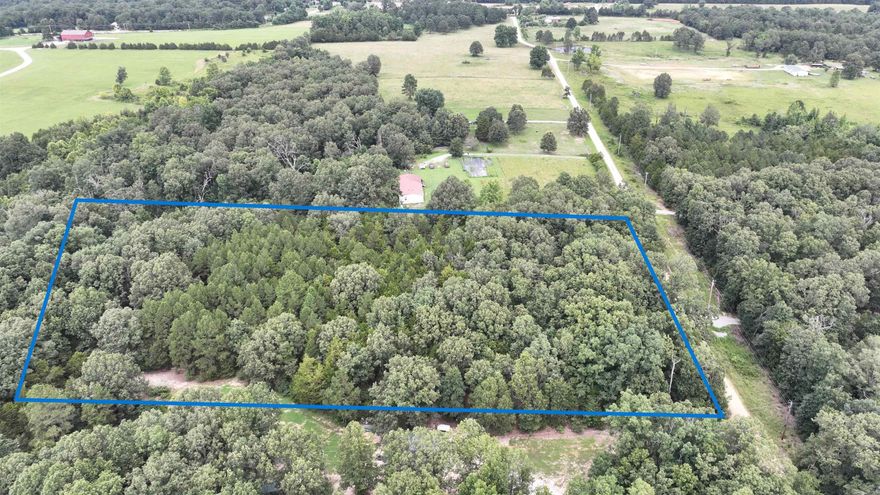 This beautiful 5-acre property in Sharp County, Arkansas, is the perfect place to build your dream home or weekend retreat. Property Highlights: Size: 5 Acres Utilities: Water and electric available at the road Access: Excellent road frontage for easy year -round access Location: 17 minutes to Cave City, 30 minutes to Walmart in Batesville Terrain: Mostly level, ideal for a homesite or small hobby farm Enjoy peaceful country living with the convenience of nearby amenities. Whether you’re looking for a permanent residence, vacation property, or an investment, this property offers the space and flexibility you need. Location: Sharp County, Arkansas Nearby: Shopping, dining, schools, and recreation all within a short drive. Don’t miss this opportunity — properties with utilities and easy access in this area don’t last long!