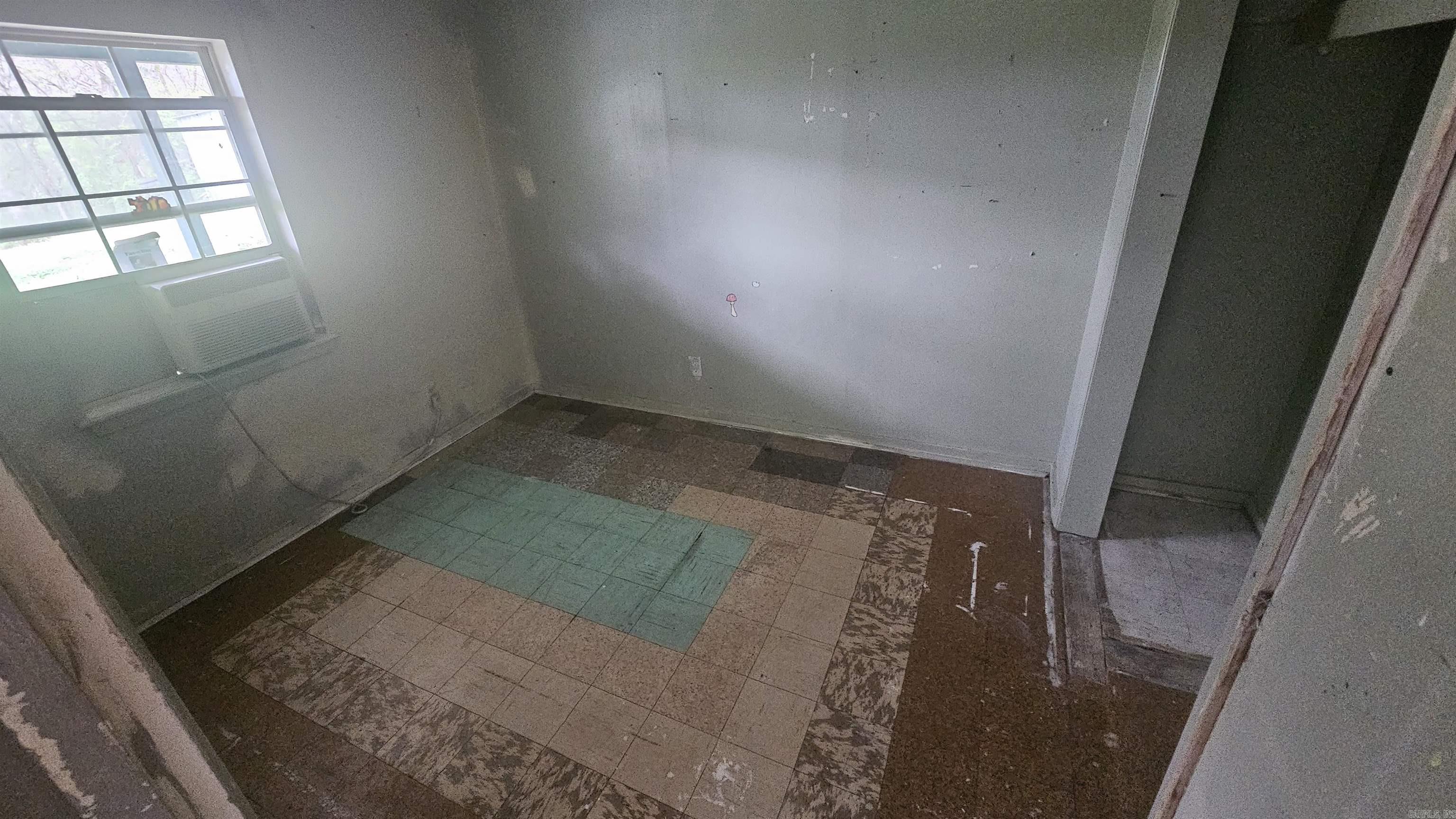 ARROWHEAD LAKE ESTATES 1 - Residential