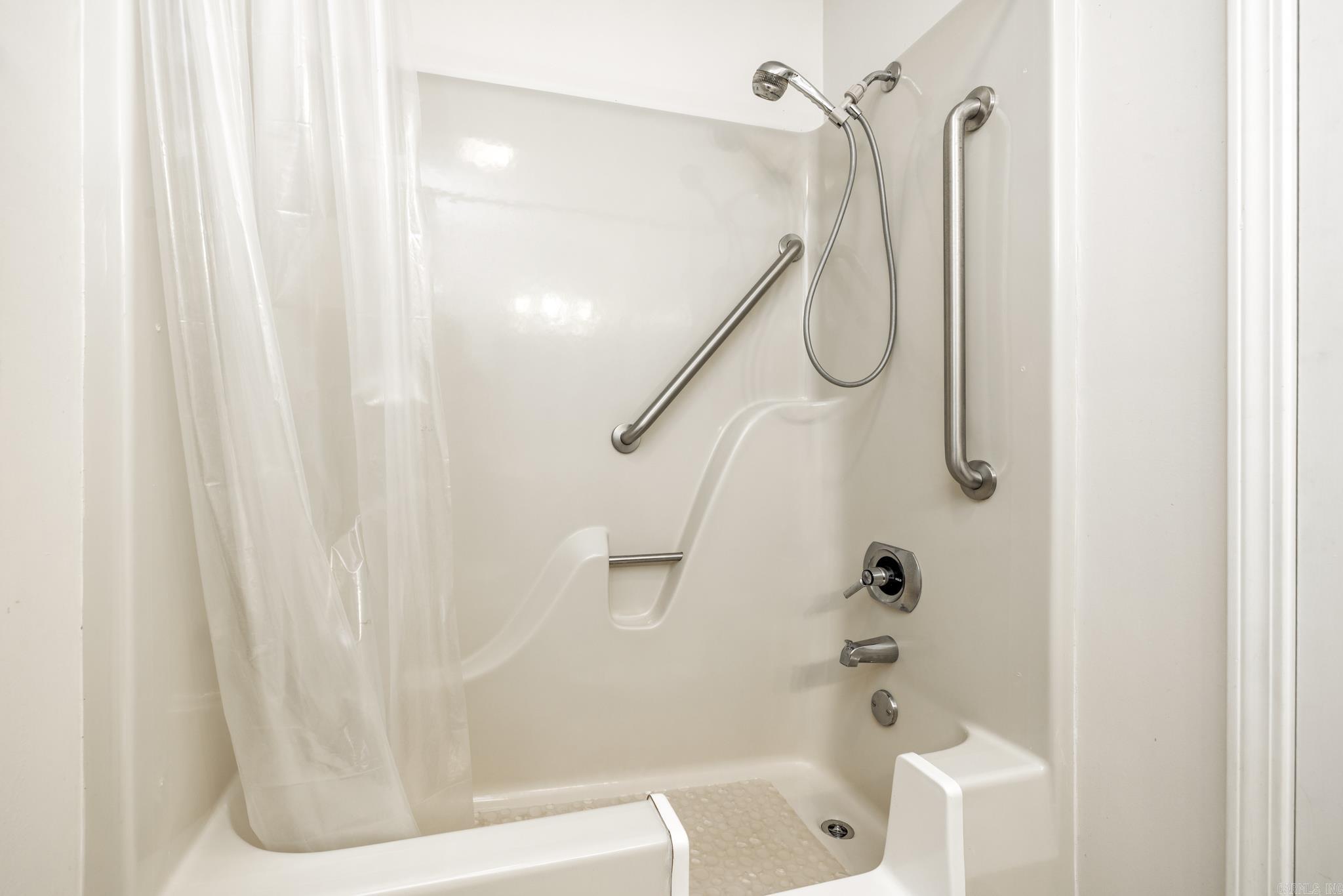 CORTEZ COURTS - Residential