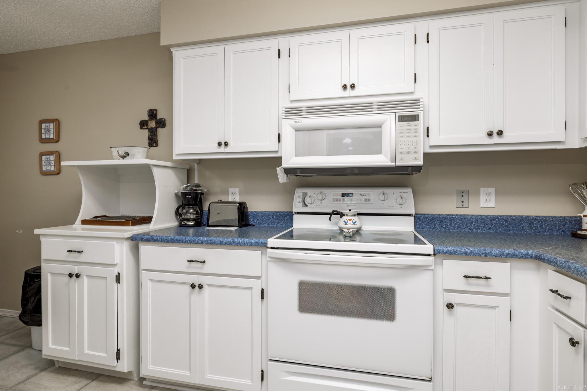 CORTEZ COURTS - Residential