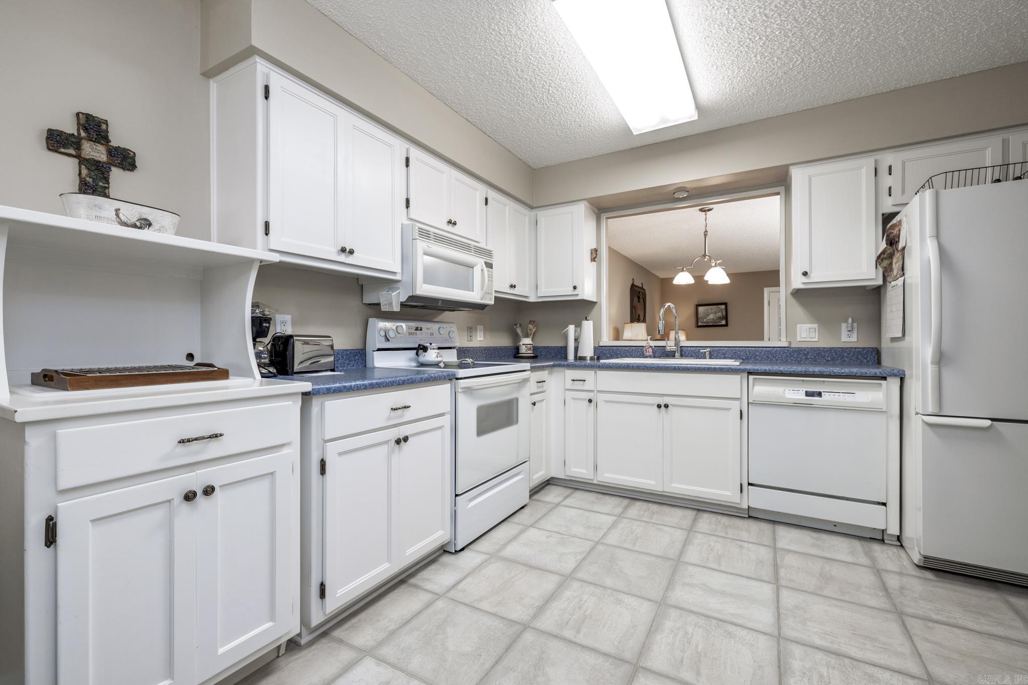 CORTEZ COURTS - Residential