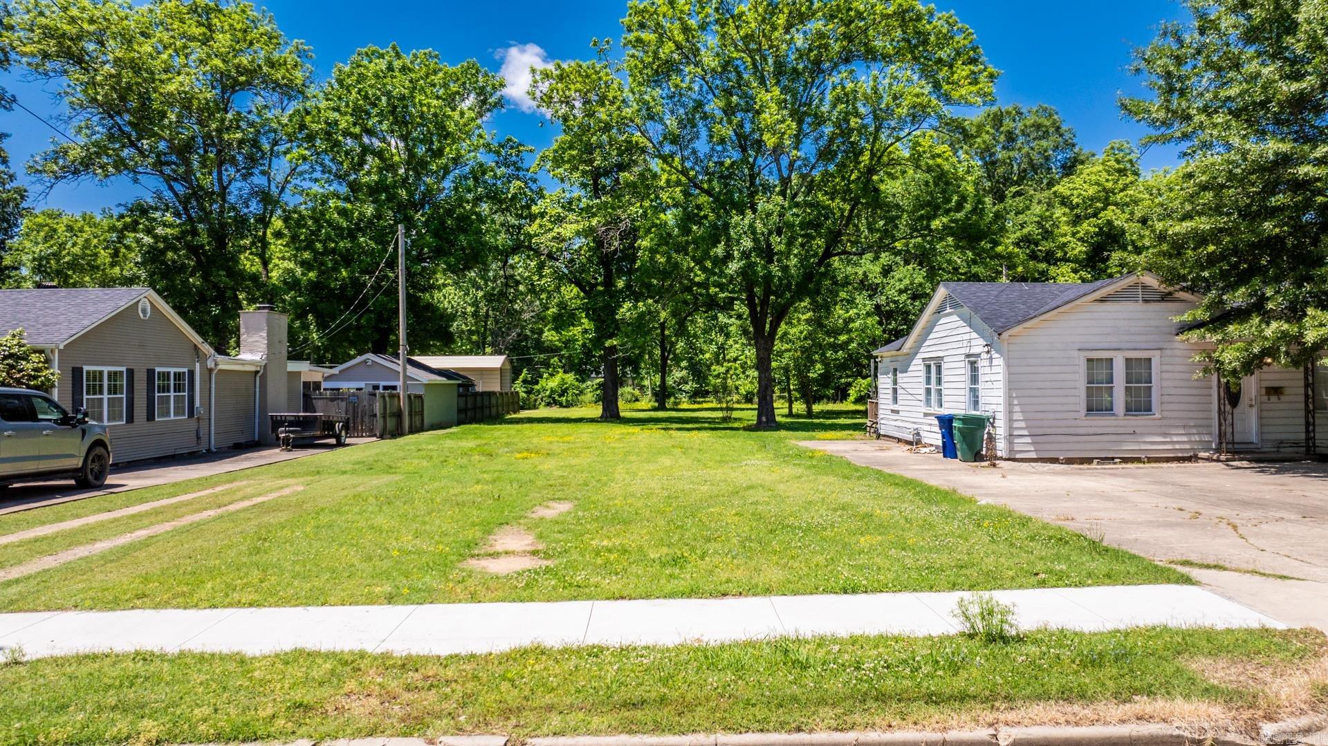 Perfect lot for building in Old Town Conway!