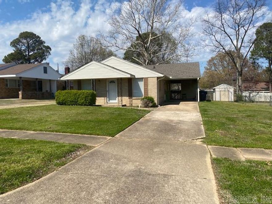 Investors!  Cozy 3 bed/1 bath home located in convenient area of Jonesboro.  Original hardwood floors throughout, with tile in kitchen.  Spacious fenced back lawn with storage building.   Home has new gas furnace (Dec 2023), new gas hot water heater, and roof replaced in 2018.