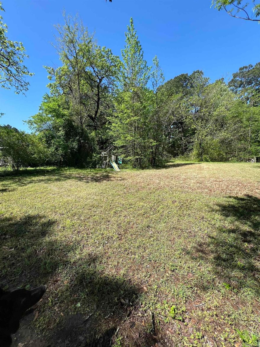 Buildable lots located in the most relaxed zoning in Arkadelphia R3- which allows for single family, light multifamily, and mobile homes.  This would be ideal for a tiny home similar the others in the same subdivision.  Located one block of Walnut Street to the north and a few blocks South of Caddo Street, this area has easy access to the new bypass, college campus, downtown and Interstate 30!  Just 10 minutes south of DeGray Lake access!