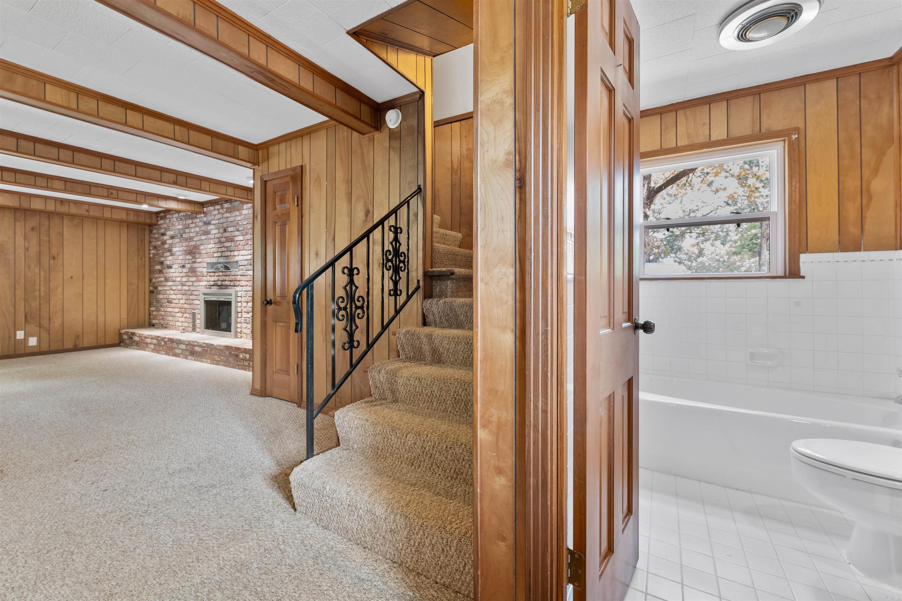 LAKEWOOD NE - Residential