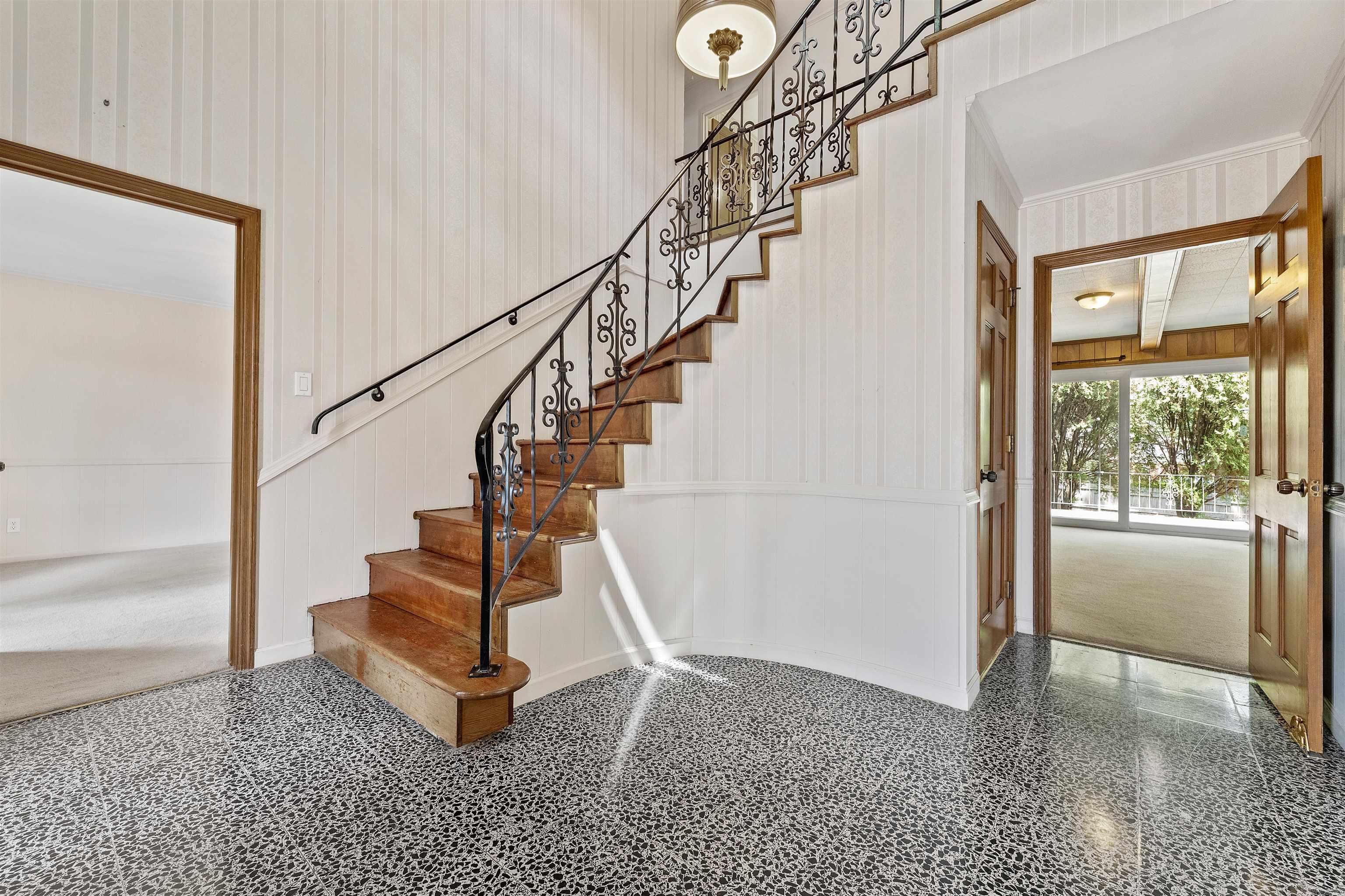 LAKEWOOD NE - Residential