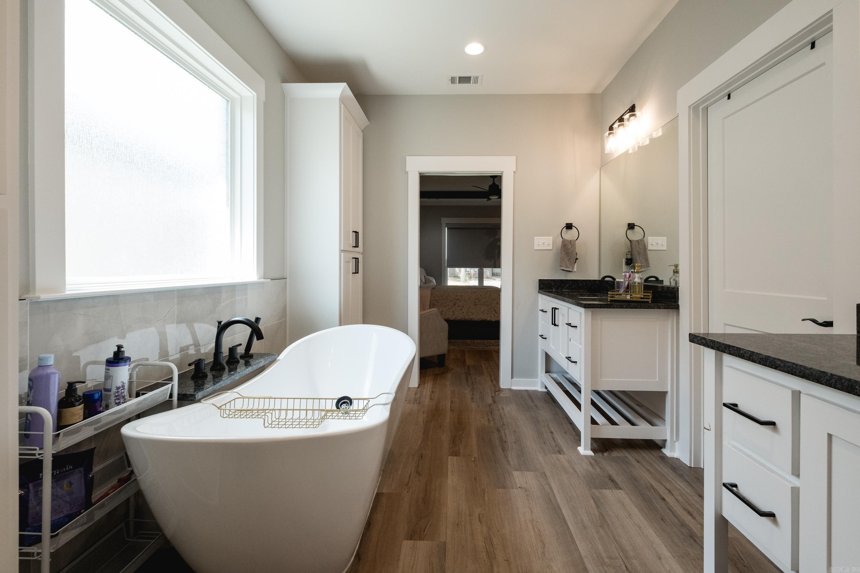 IVY PLACE - Residential