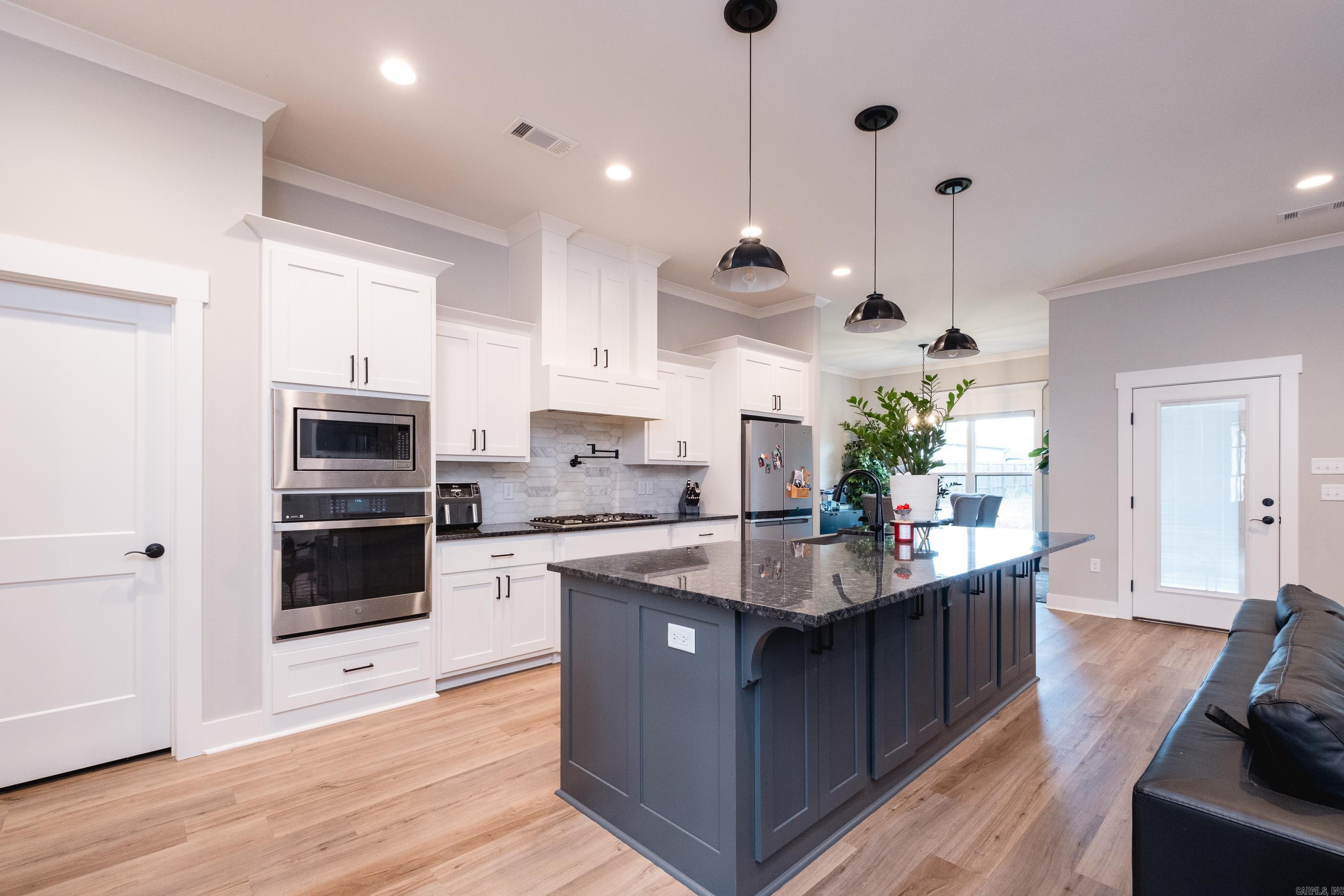 IVY PLACE - Residential