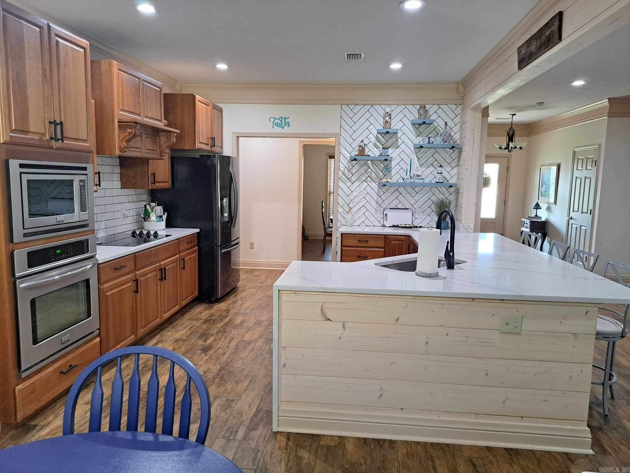 HILL COUNTRY EST - Residential