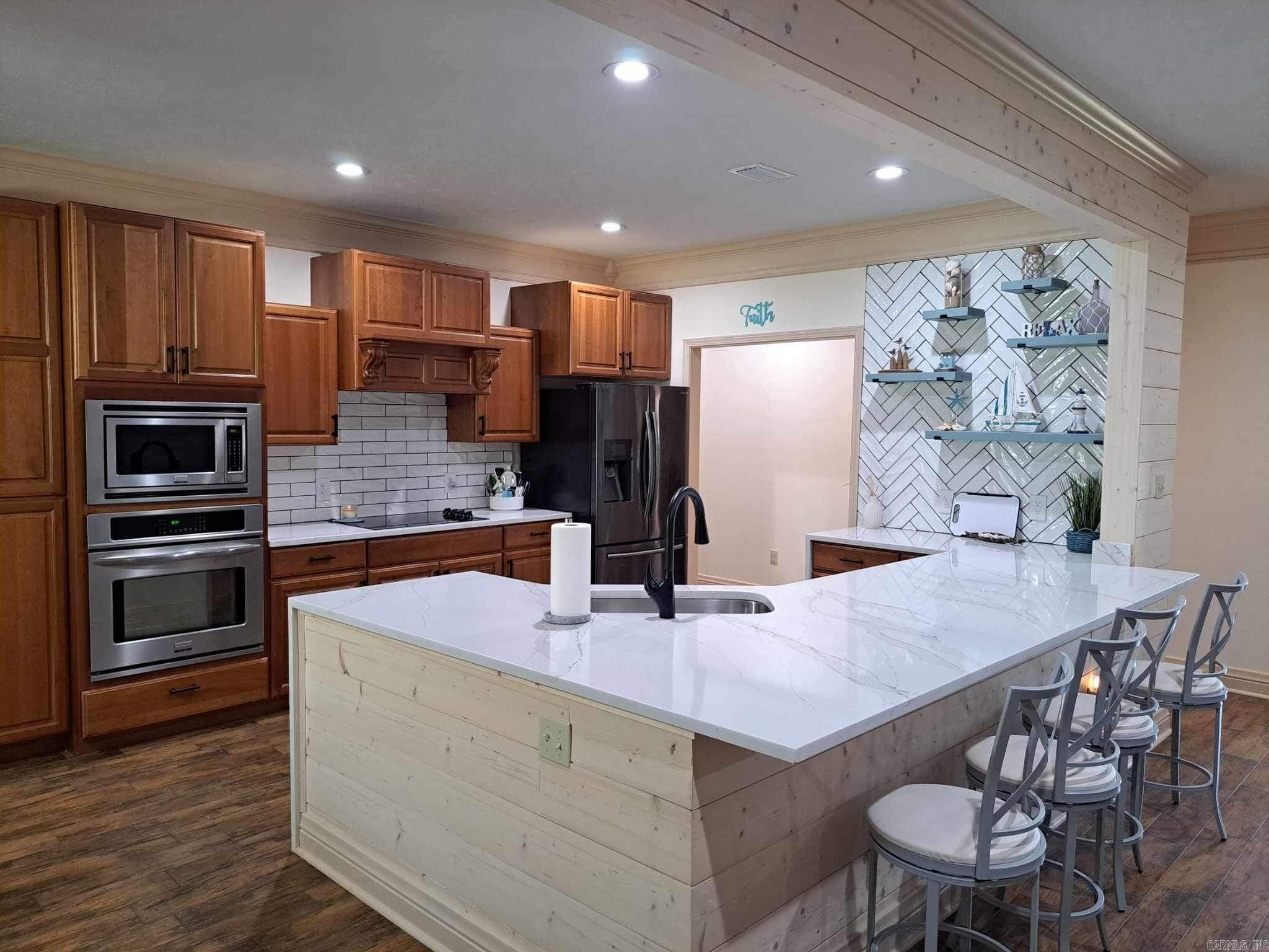 HILL COUNTRY EST - Residential