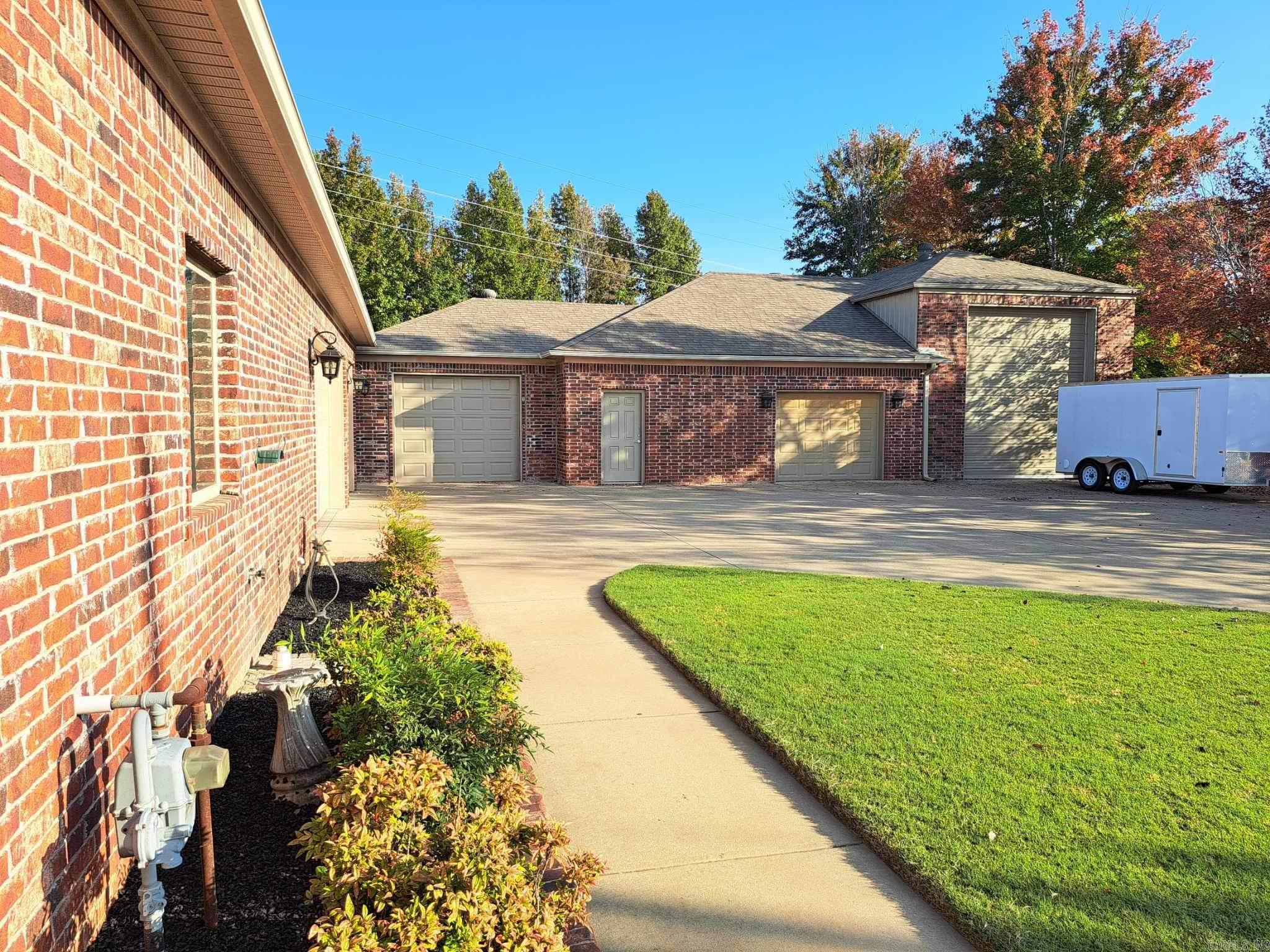 HILL COUNTRY EST - Residential