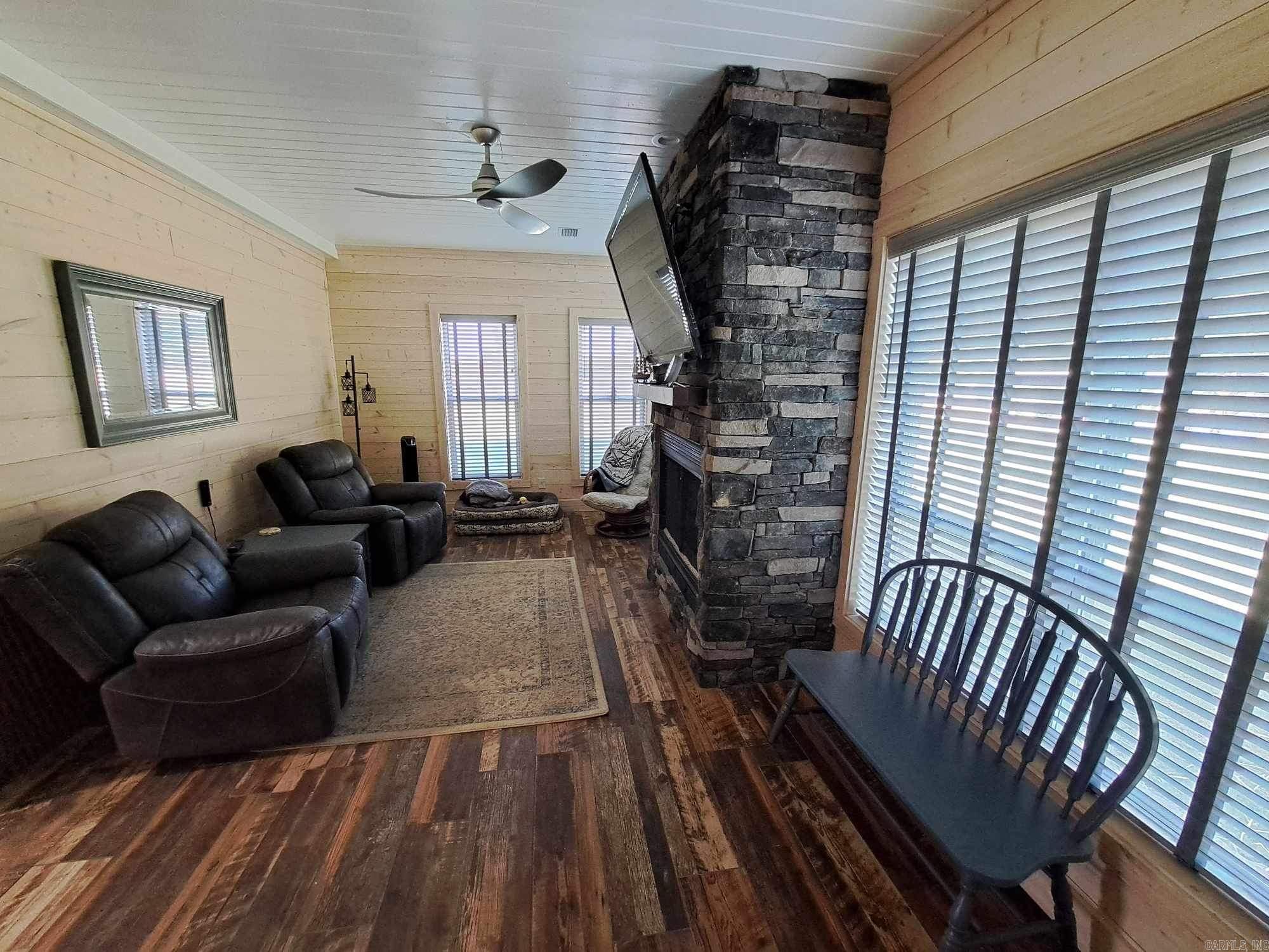HILL COUNTRY EST - Residential