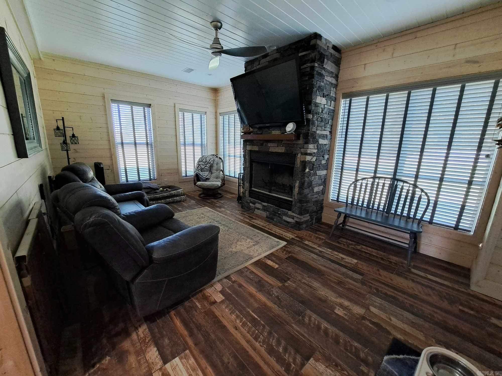 HILL COUNTRY EST - Residential