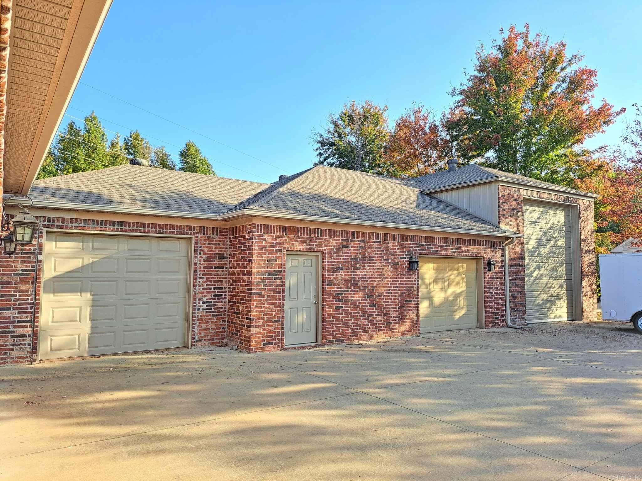 HILL COUNTRY EST - Residential