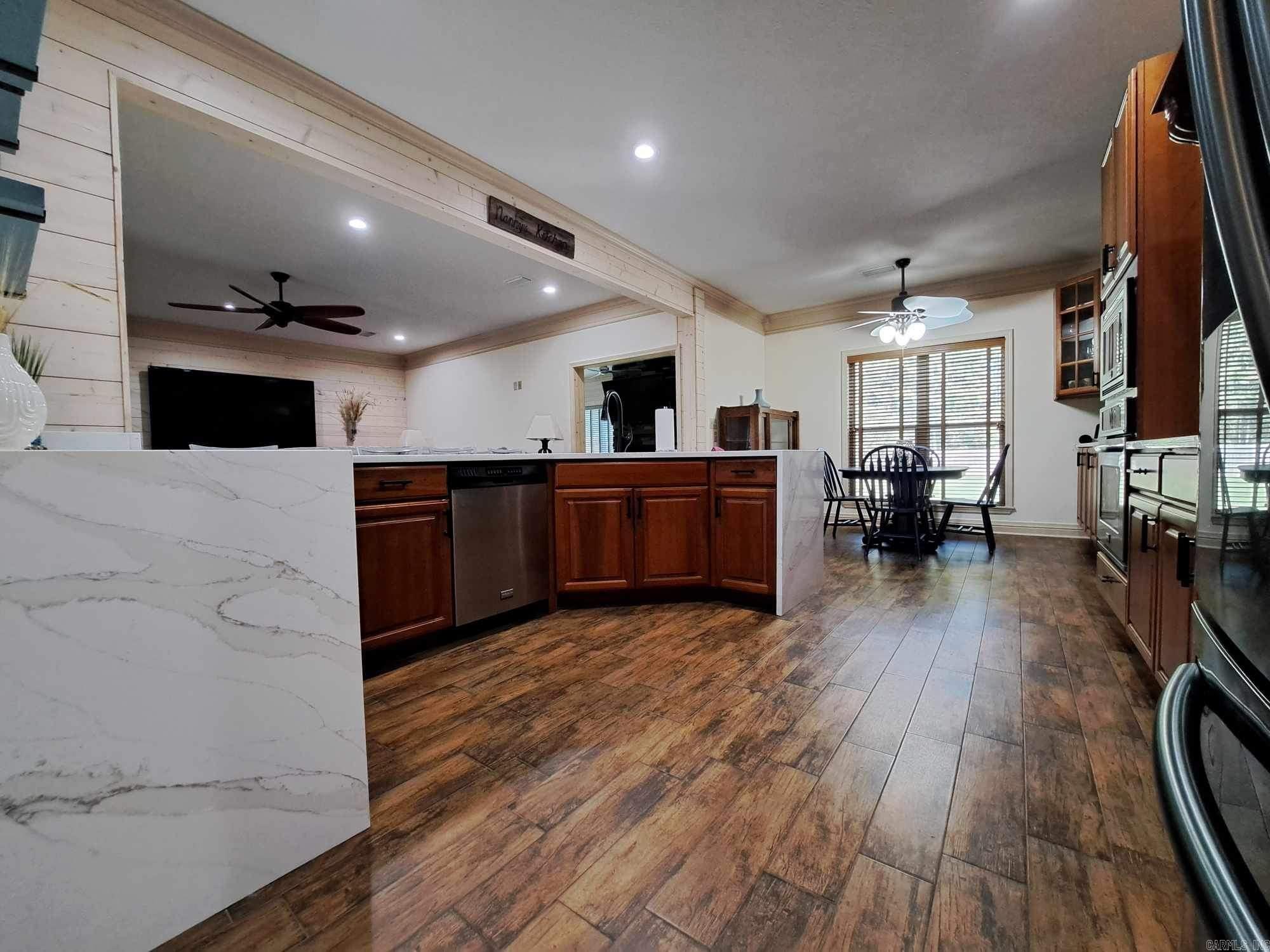 HILL COUNTRY EST - Residential