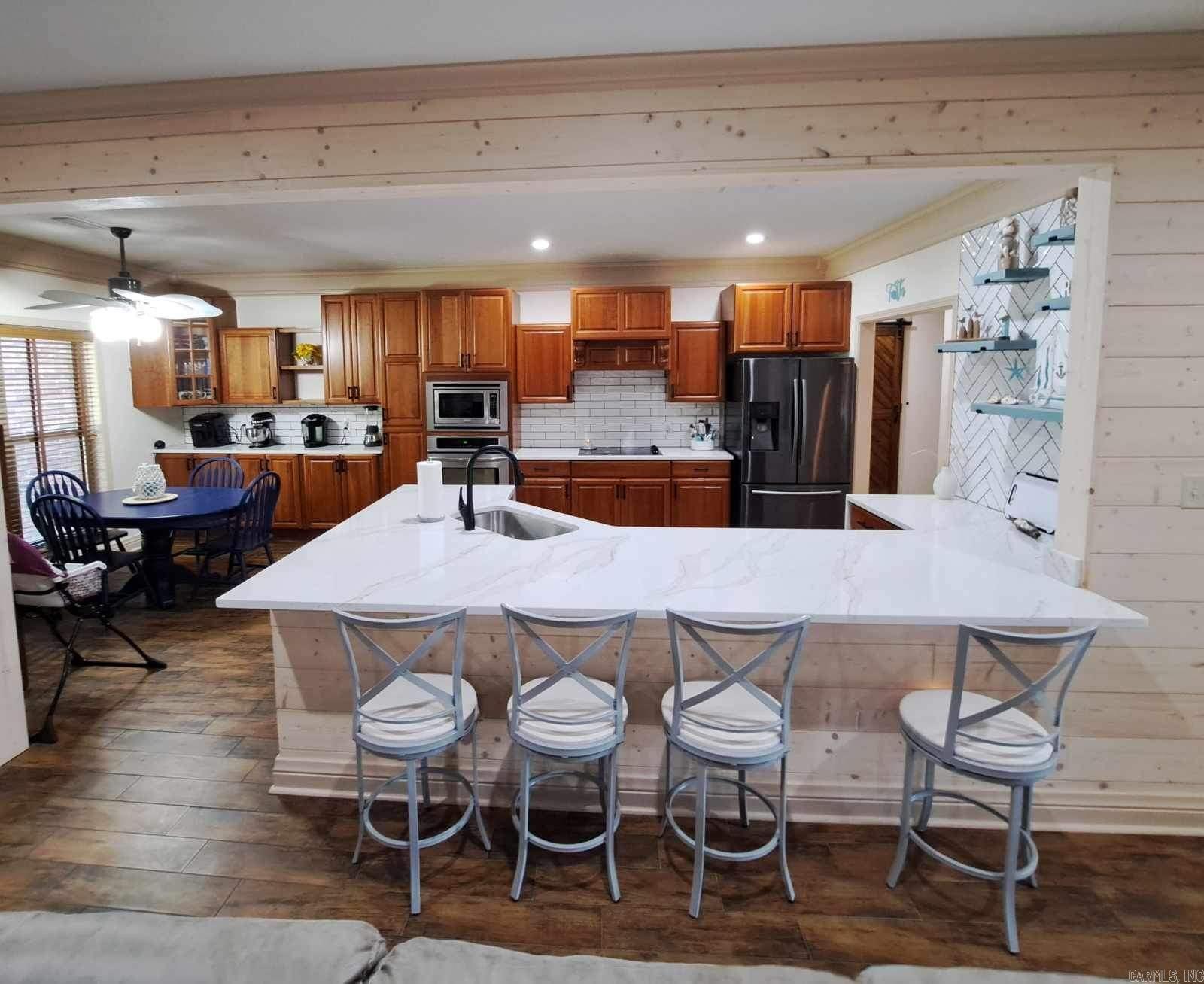 HILL COUNTRY EST - Residential