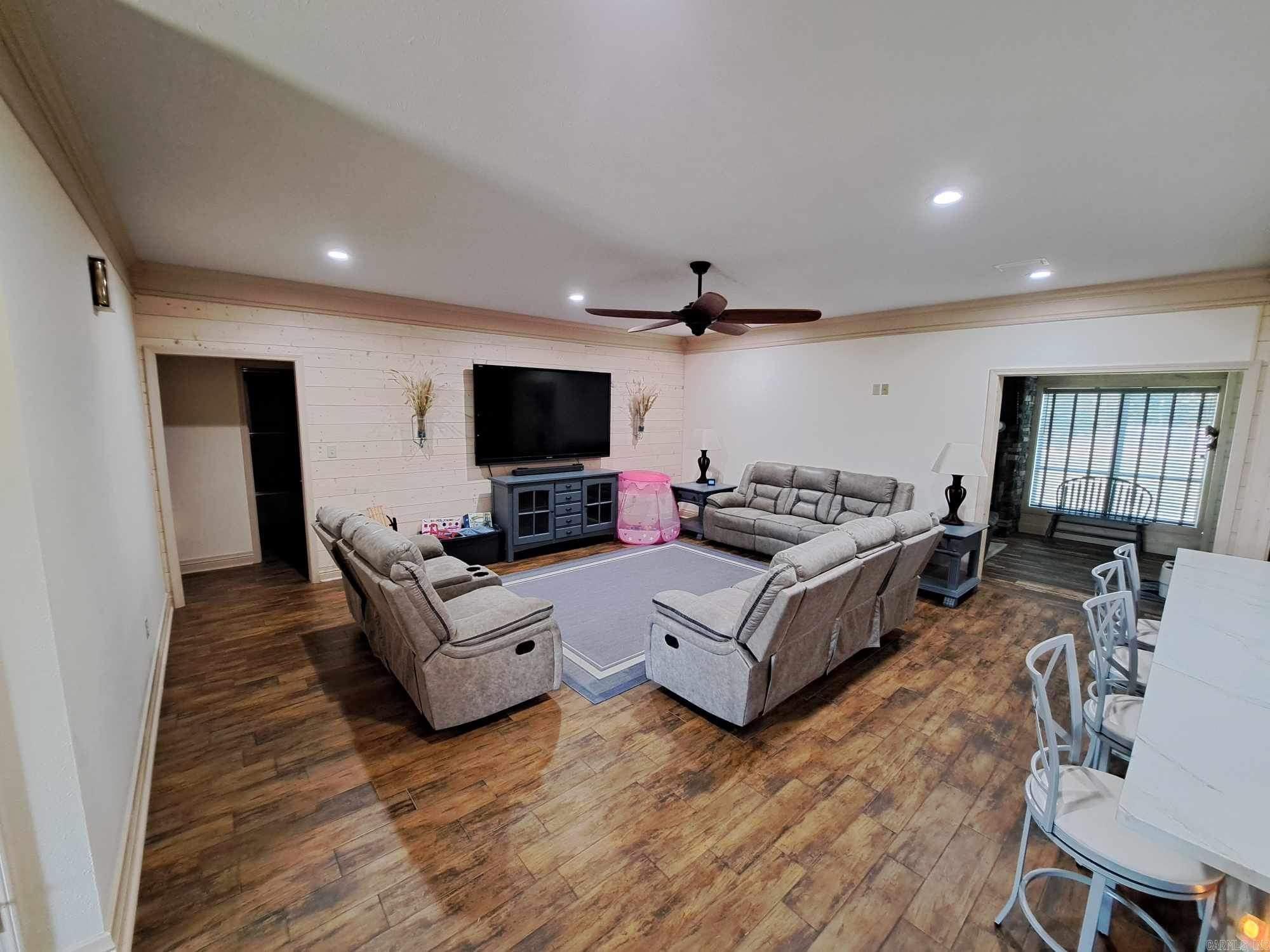 HILL COUNTRY EST - Residential