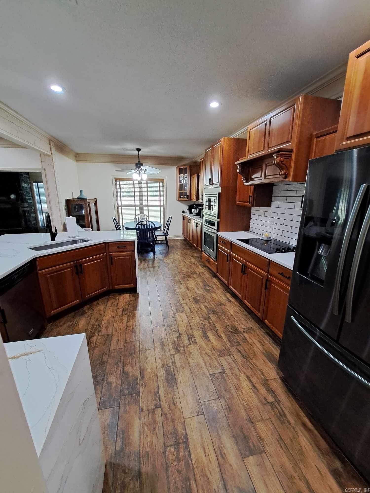 HILL COUNTRY EST - Residential