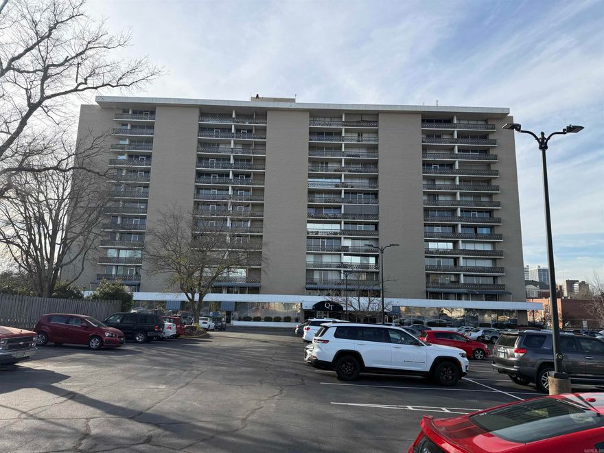 End Unit facing West!! Incredible Views! Great location with all Downtown has to offer! Updated Kitchen w/Granite Counter Tops, 2 Big Screen TV's in the Living Area & Washer & Dryer inside the unit! Condo amenities include Gated parking, Private meeting room, Workout room, & Pool with Covered Cooking Area!