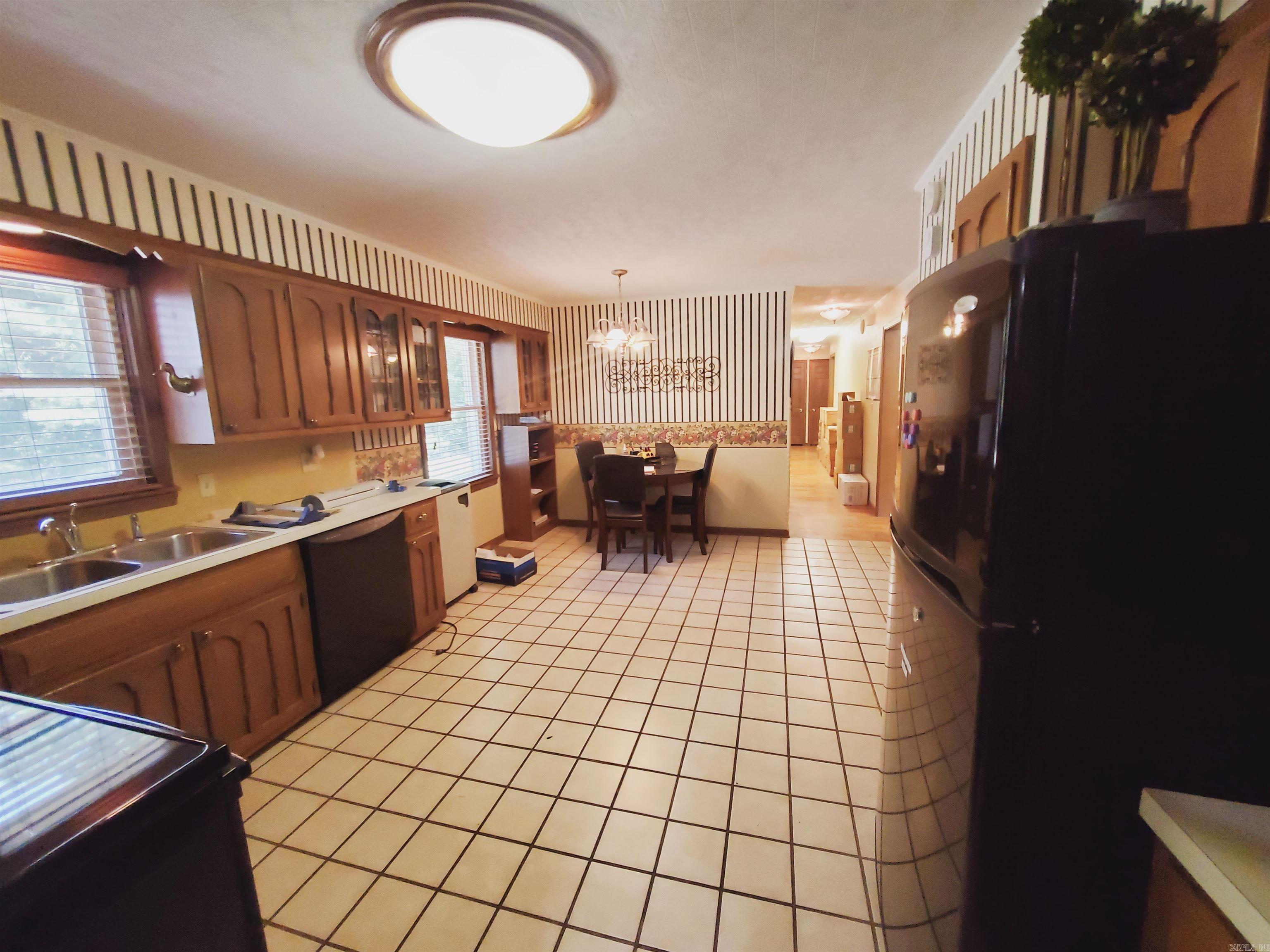 M&B PIGGOTT 2-20-8 - Residential