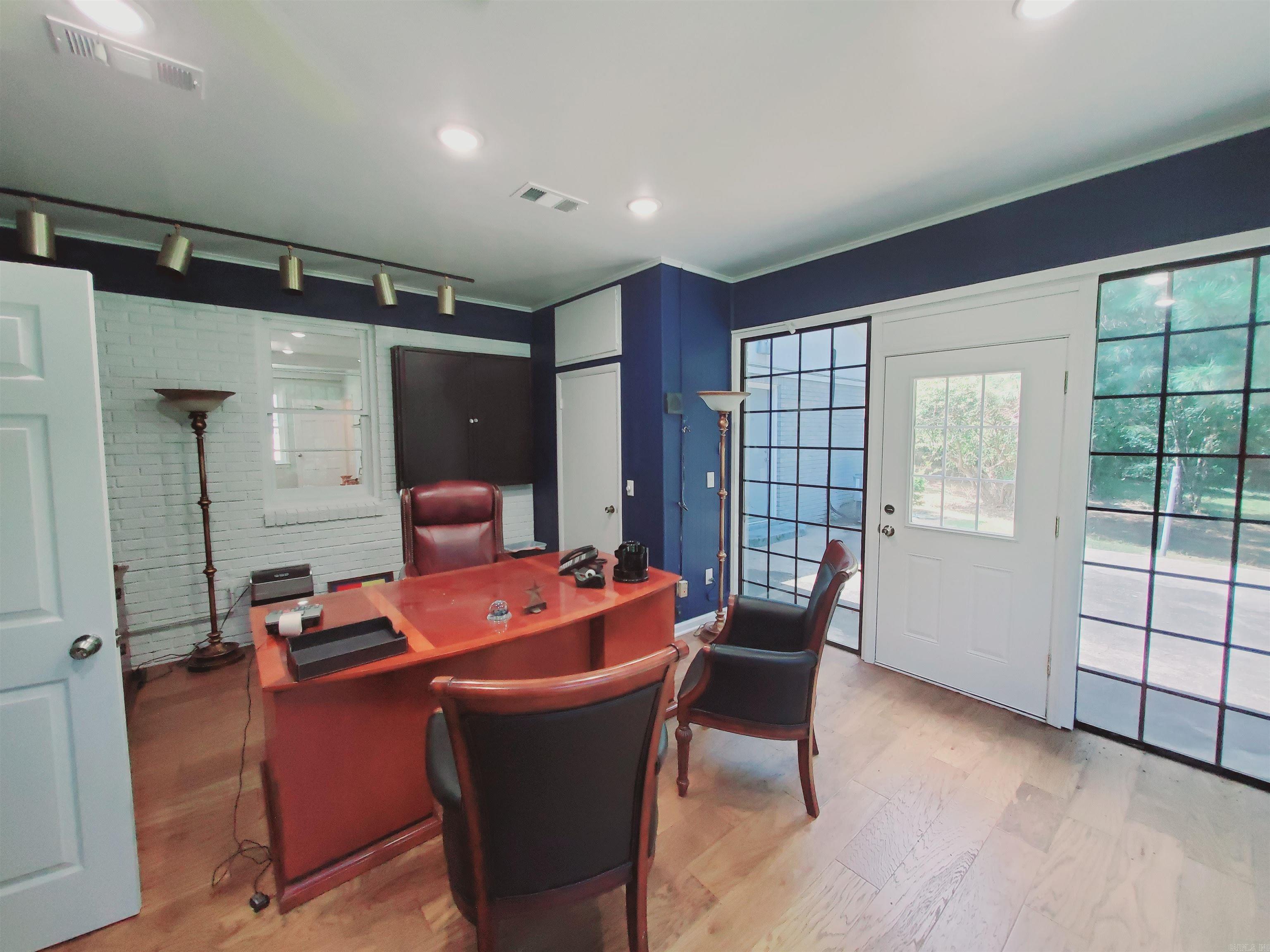 M&B PIGGOTT 2-20-8 - Residential