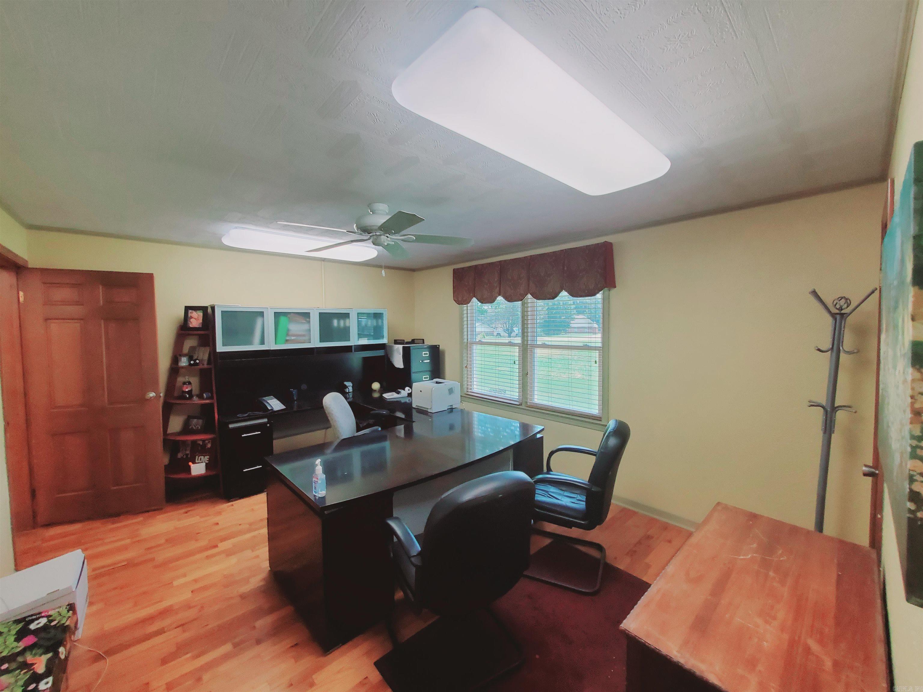 M&B PIGGOTT 2-20-8 - Residential