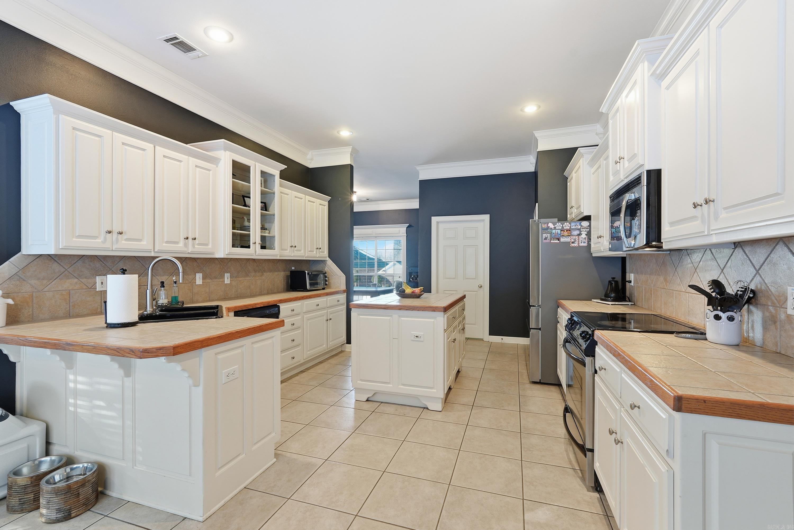 COUNTRY CLUB OF ARK THE - Residential