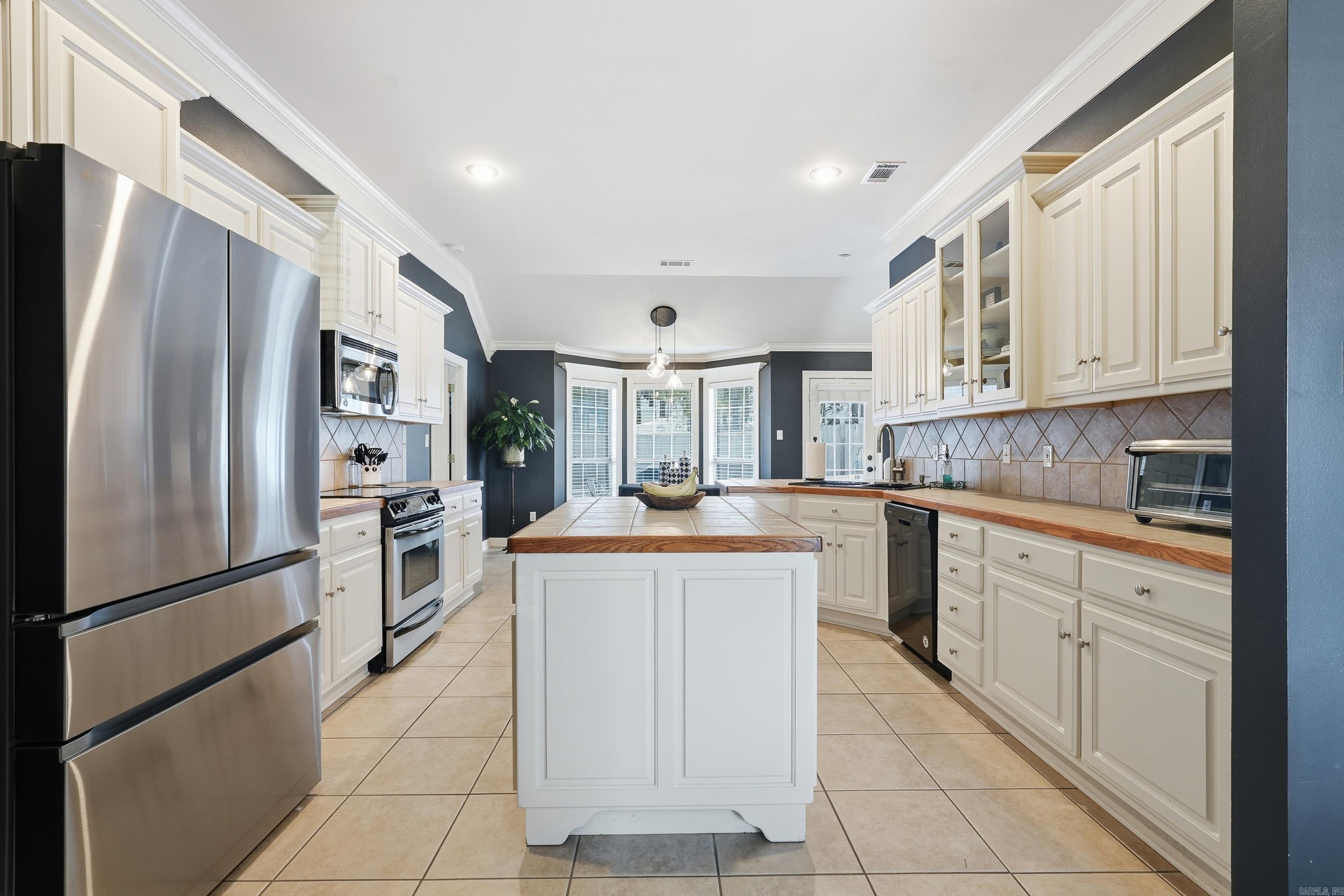 COUNTRY CLUB OF ARK THE - Residential