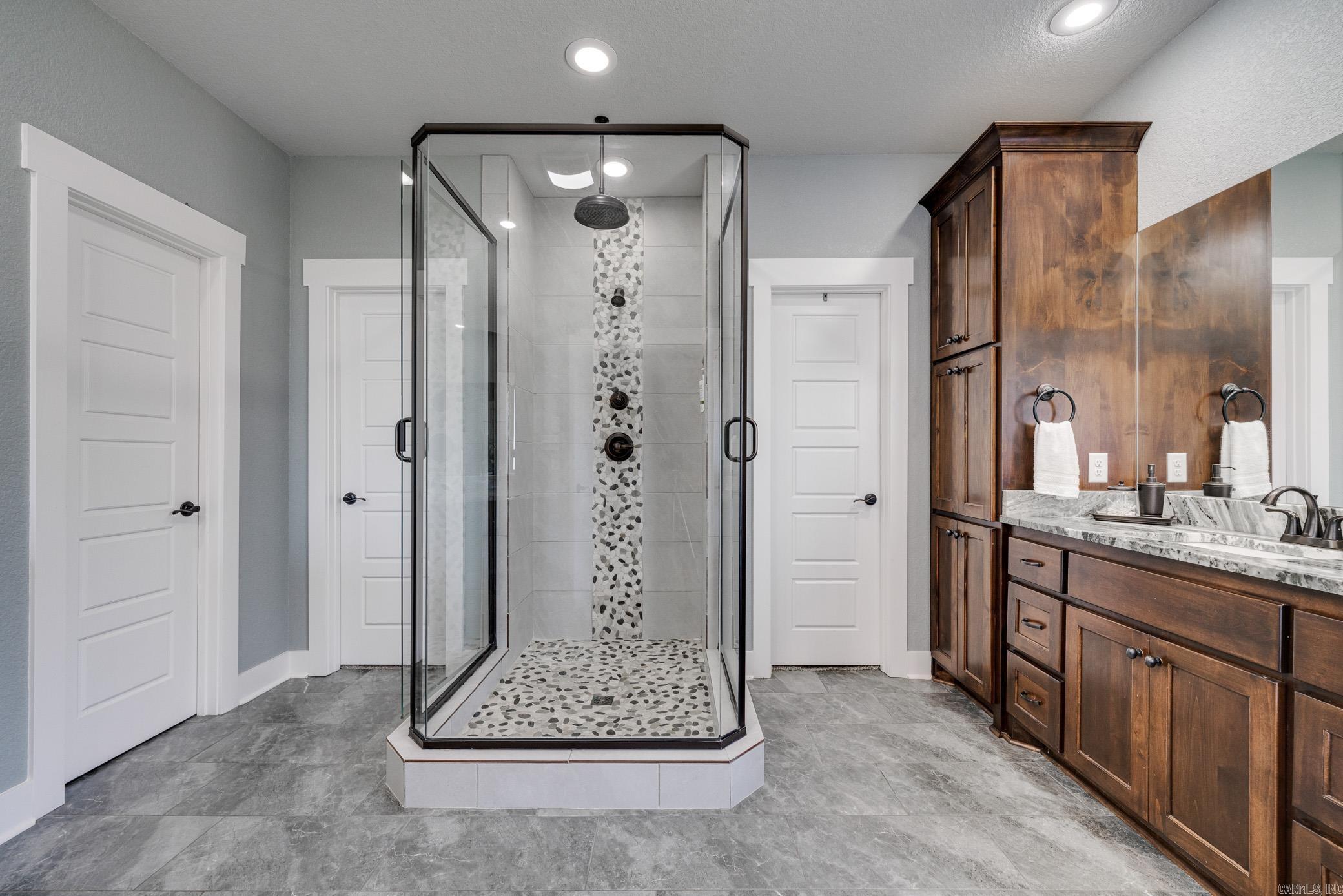 SALEM WOODS - Residential